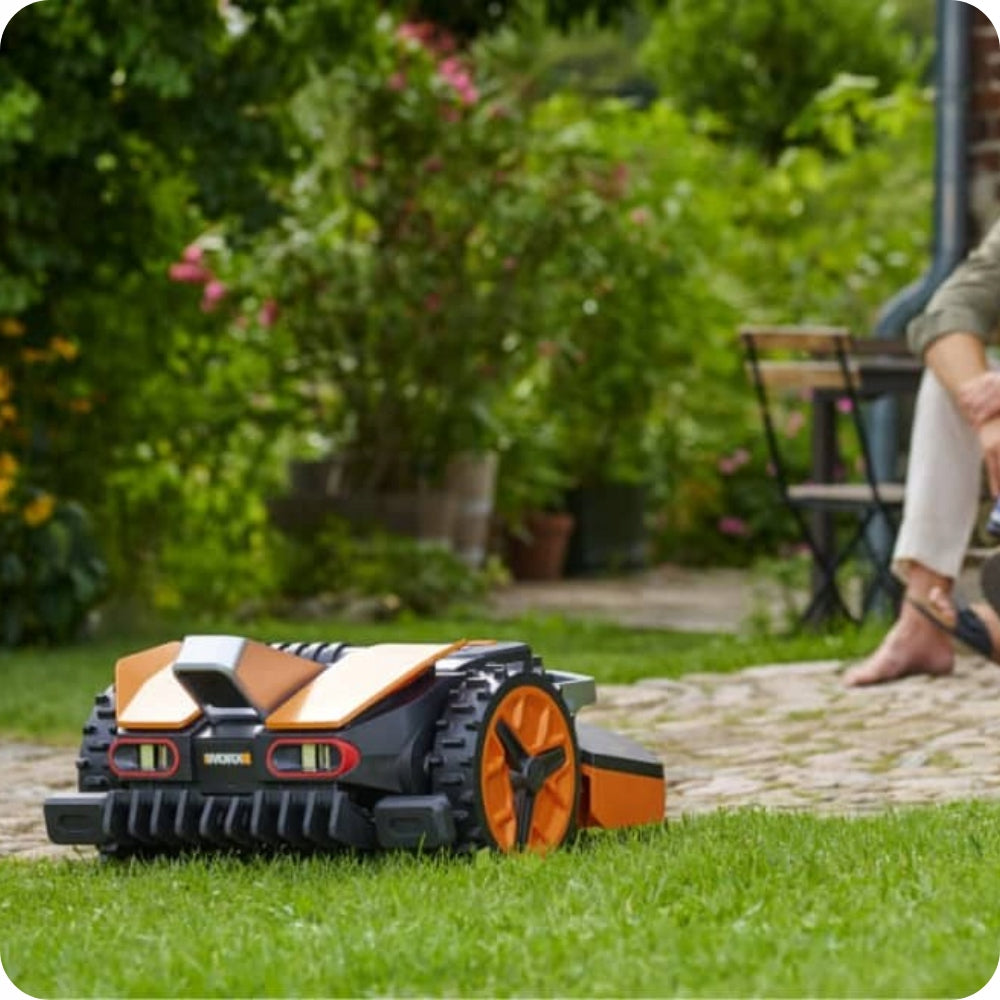 Robot mower without cable WORX Landroid Vision WR202E 250m2 + Garage WA0828 Series VISION