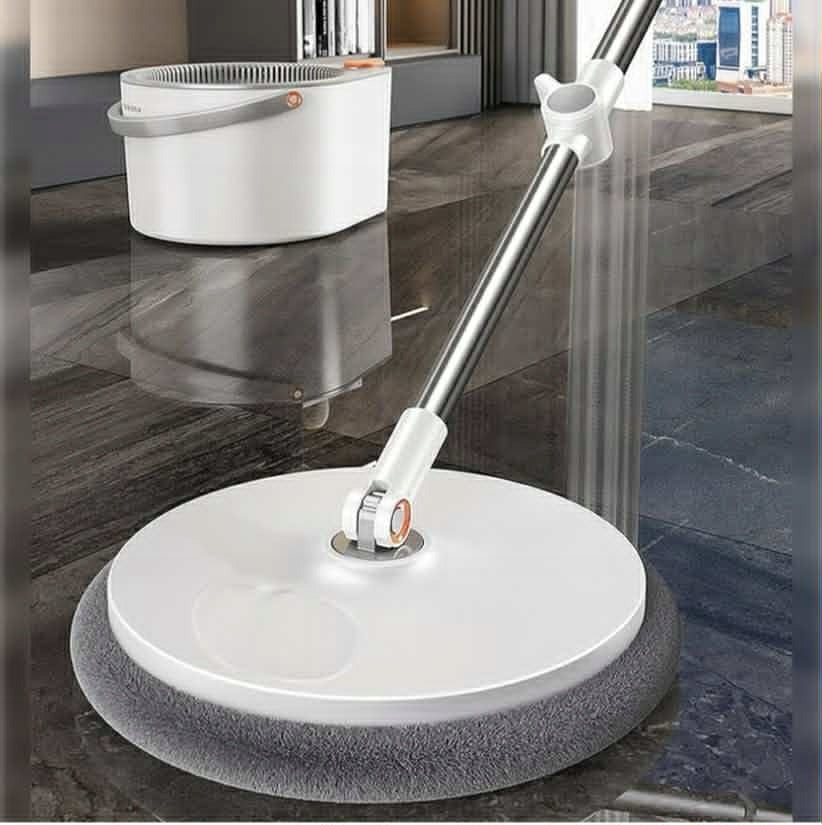 Rotary mop and bucket with replaceable pads separates dirty and clean water Manufacturer code 10170110389