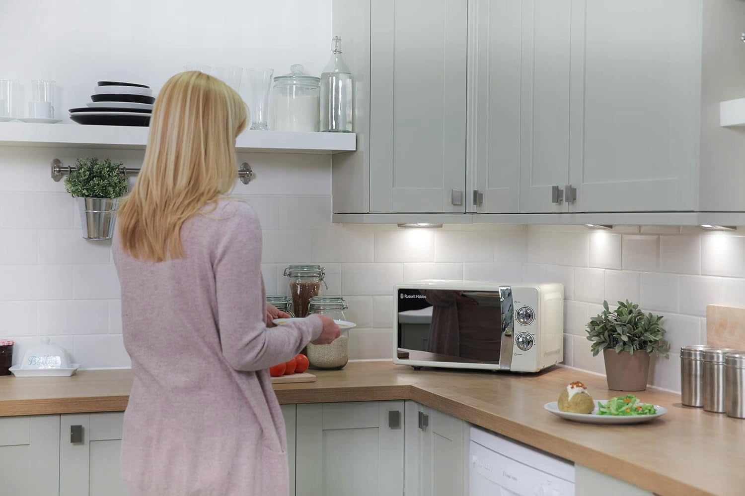Russell Hobbs Microwave Solo RHMM701C 700W 17L Cream Brand no brand