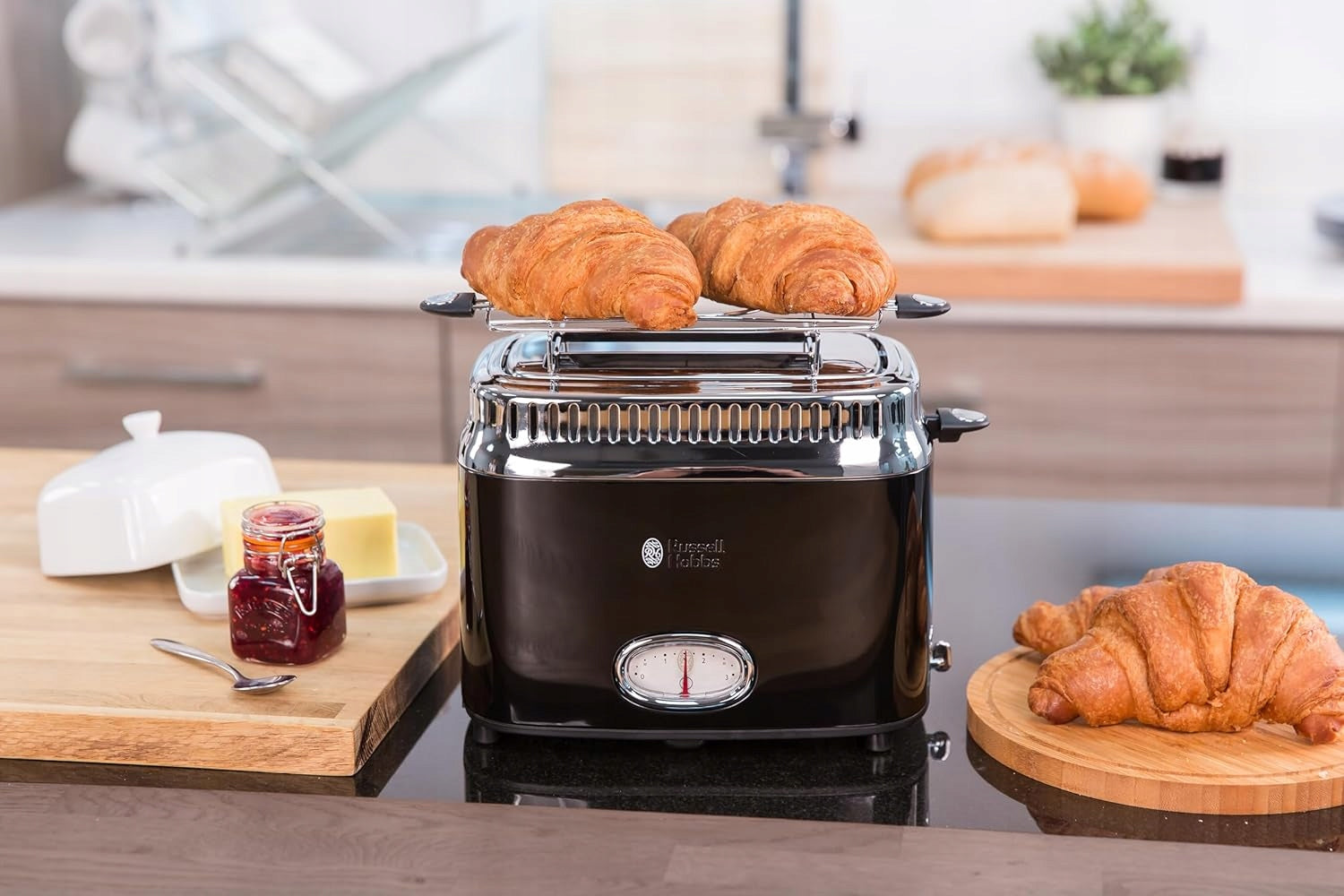 Russell Hobbs Retro Toaster 21681-56 Fast Toasting 1300W Countdown Power rating 1300 W