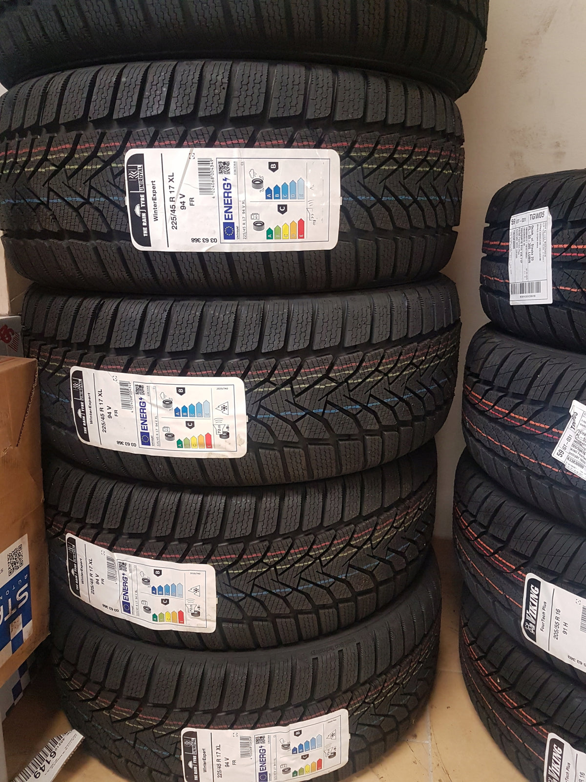 SALE Winter tyre Uniroyal WinterExpert 225/45R17 94 V XL FR Season winter