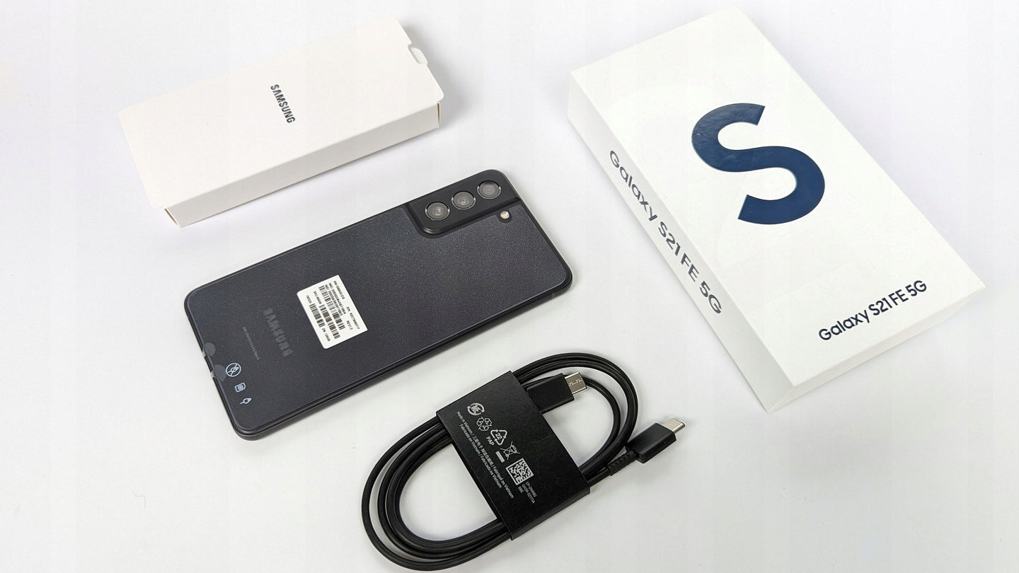 SAMSUNG GALAXY S21 FE 6GB 128GB FULL SET FILMS Charger included no