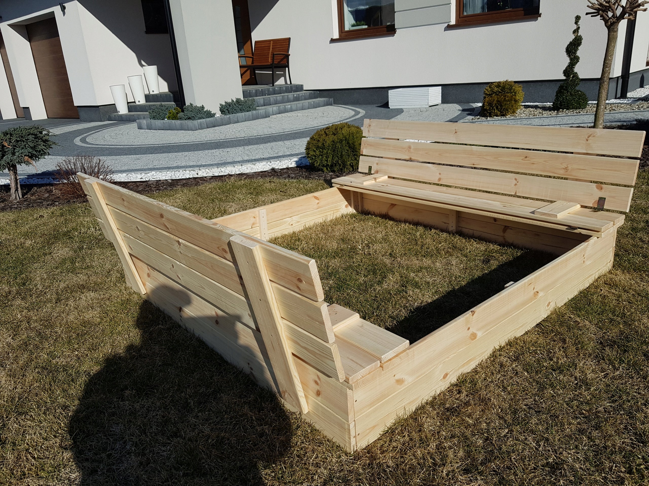 SANDBOX CLOSED WOODEN BENCHES LARGE 150x150 SMOOTH BOARDS Character/Title none
