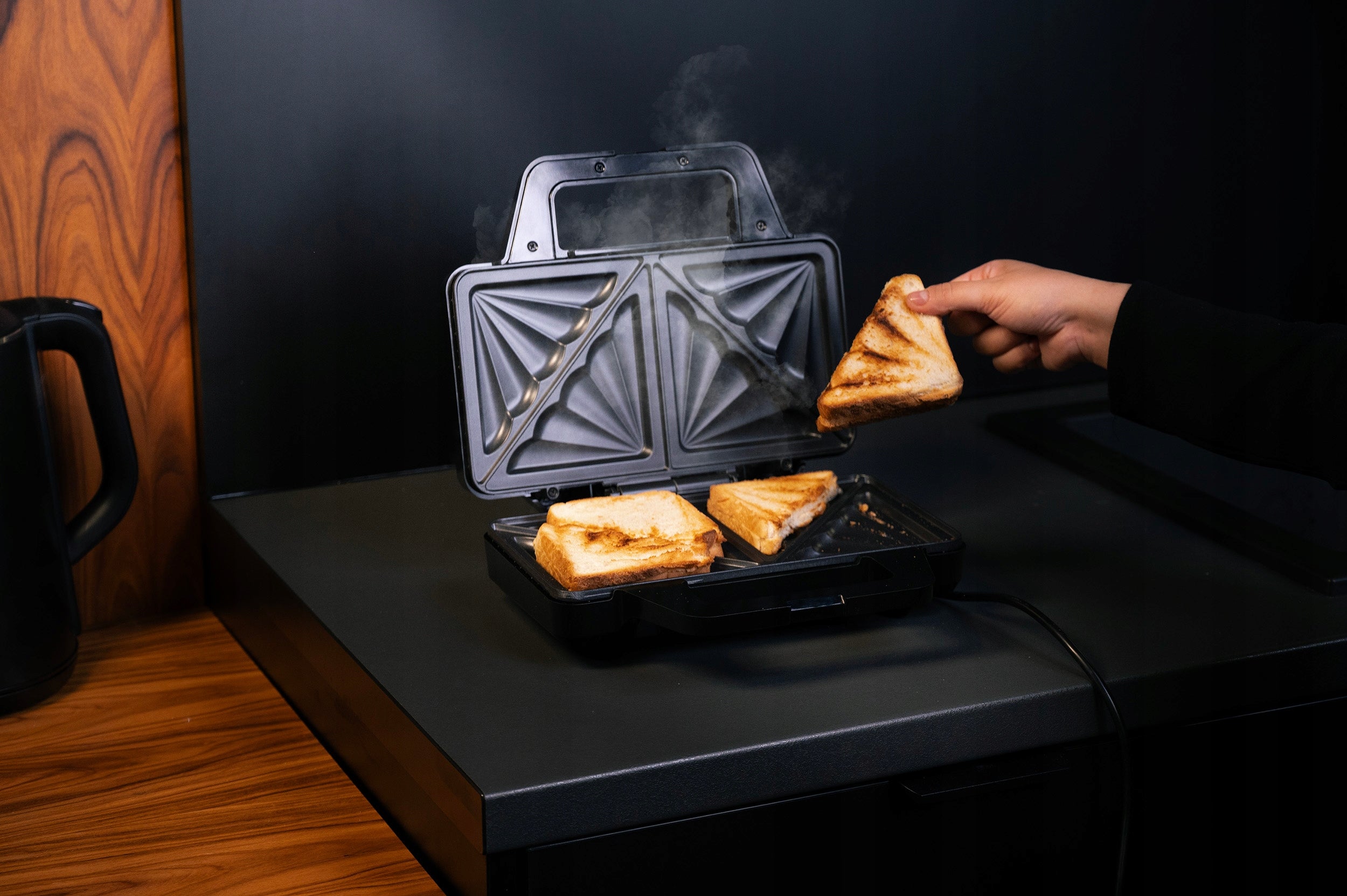 SANDWICH TOASTER GRILL SANDWICH COATING NON-STICK POWER 1500 Sandwich shape square triangle
