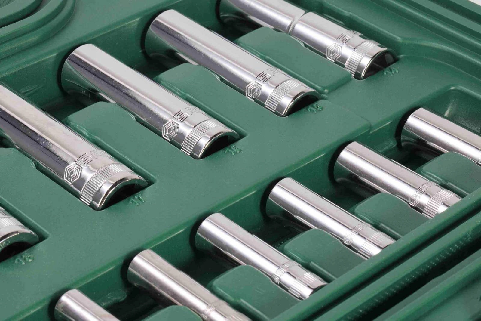 SATA Socket wrench set two ratchets 1/2" 1/4" 88 pieces 09013 Number of items in the set 86