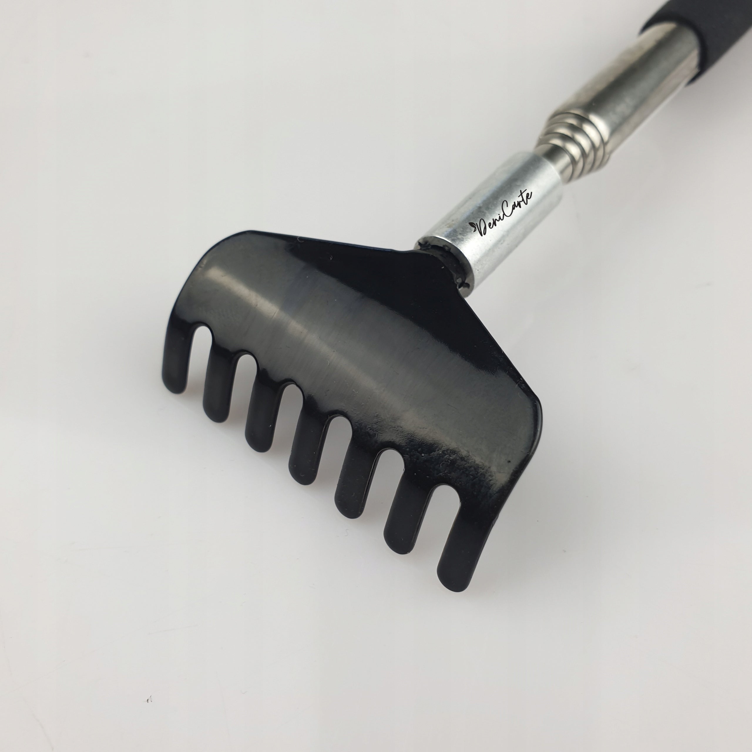 SCRATCHER TELESCOPIC BACK SCRATCHER FOLDING Batteries included no