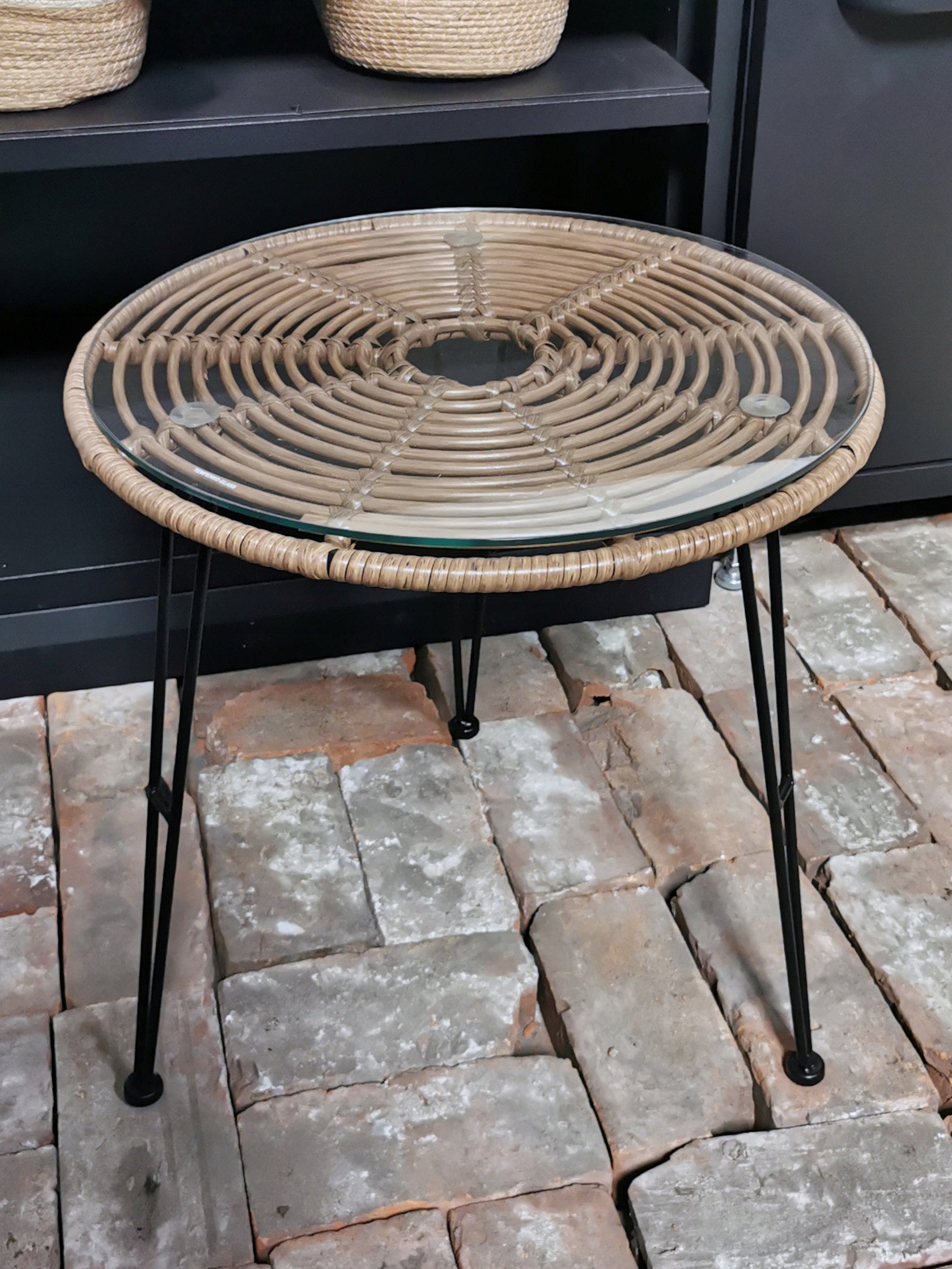SET OF BALCONY FURNITURE BROWN - TABLE + 2 CHAIRS - PE RATTAN Number of people 2