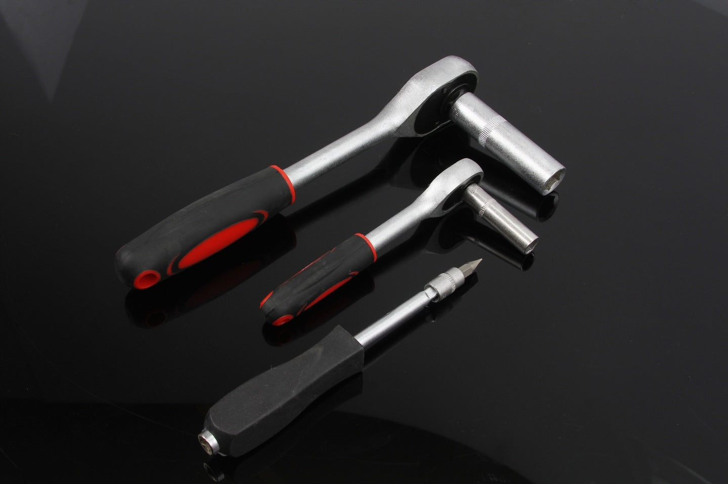 SET OF CAR SOCKET WRENCHES 94 ELEMENTS Product weight with unit packaging 10 kg