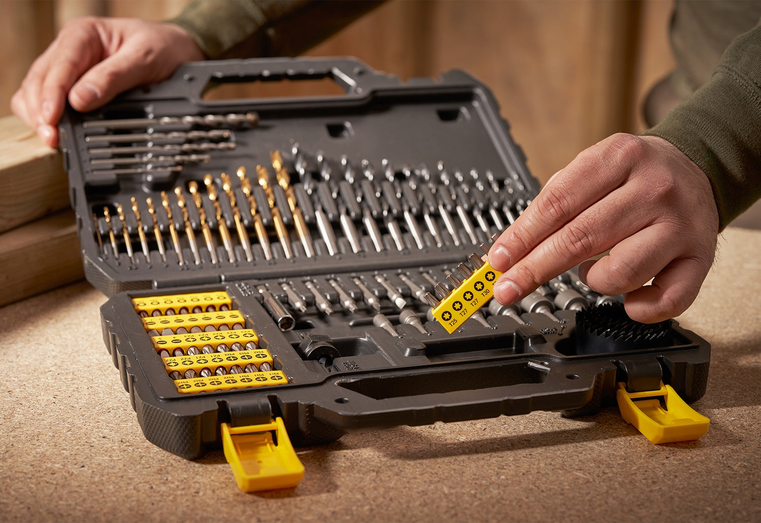SET OF DRILLS AND TIPS 100el Stanley Mounting type cylindrical