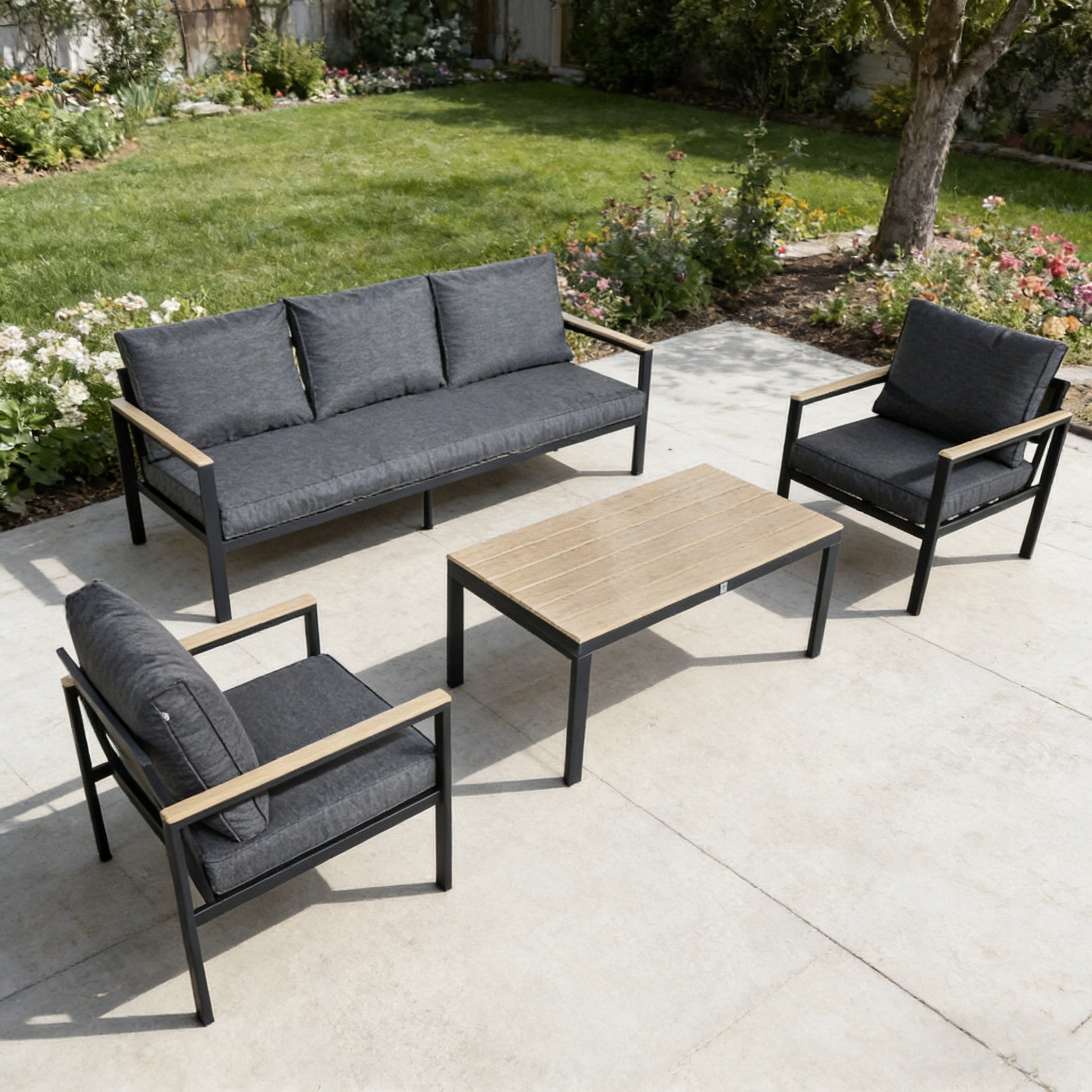 SET OF GARDEN FURNITURE SOFA + 2x ARMCHAIR - GARDENOVE Number of items in the set 4