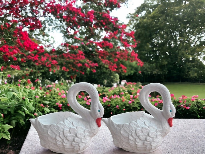 SET OF GARDEN POTS IN THE SHAPE OF A SWAN 2X FLOWER COVER 35CM Manufacturer code 2XC61M