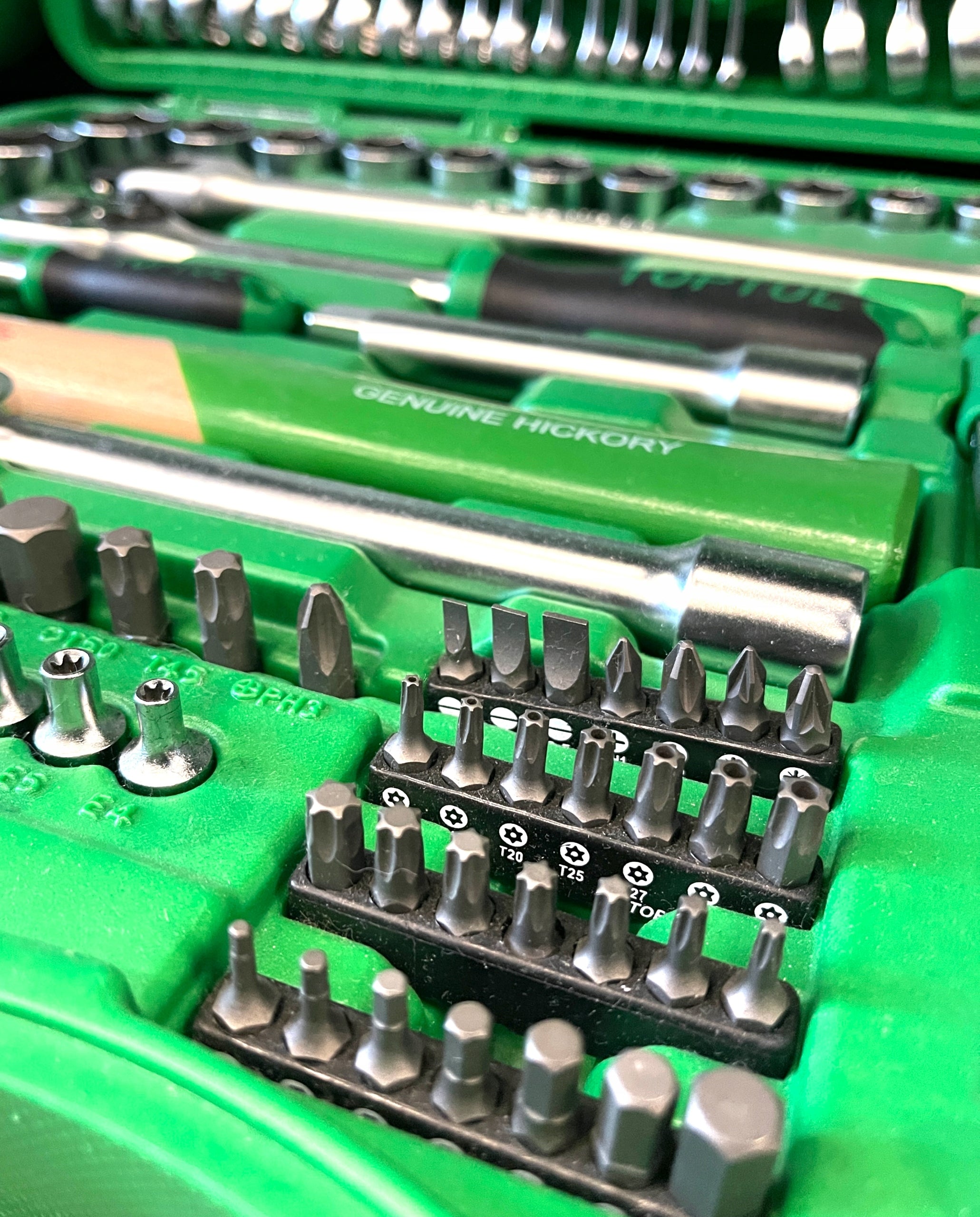 SET OF MIXED TOOLS 1/4 1/2 KEYS 150EL TOOL CASE TOPTUL Number of items in the set 150