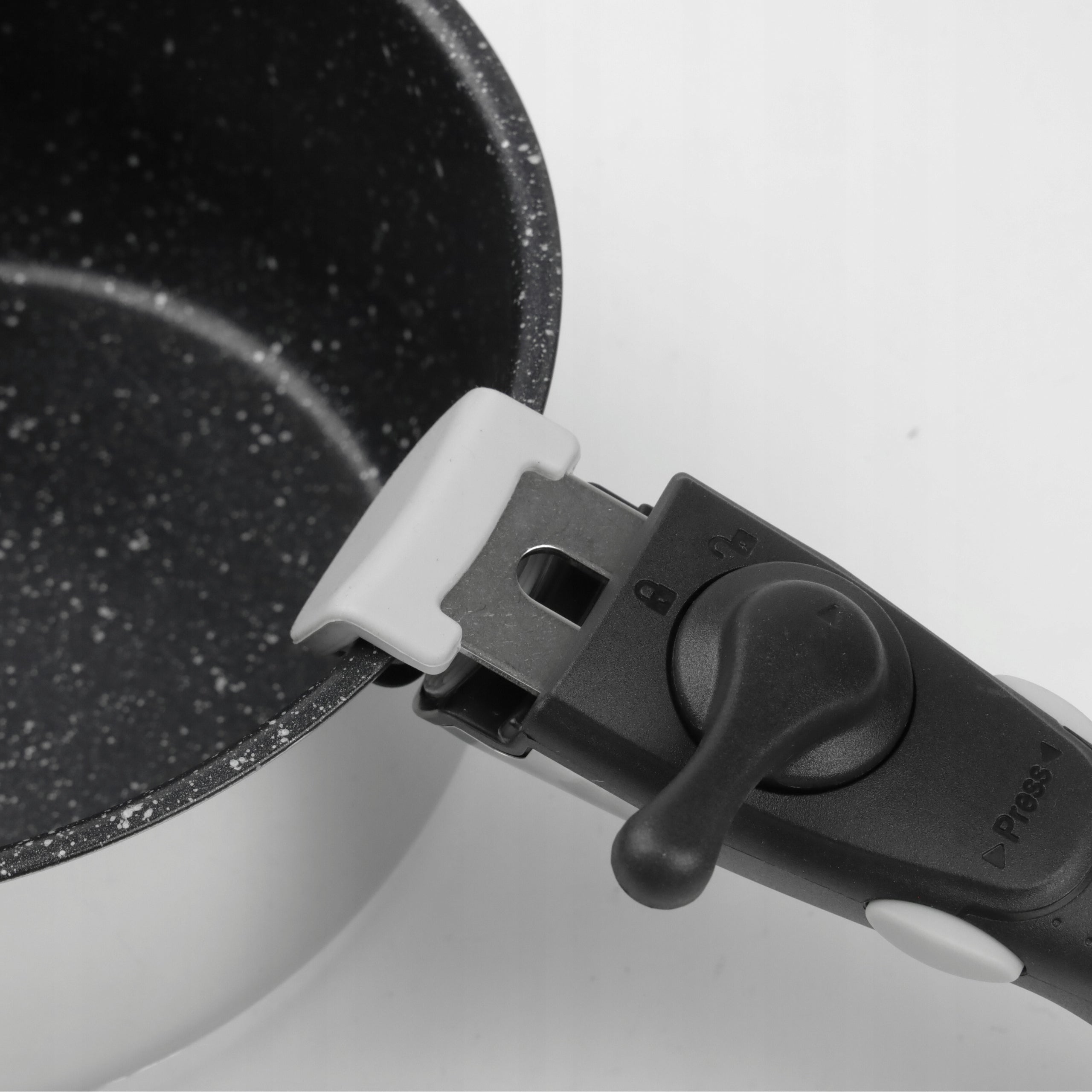SET OF POTS FOR INDUCTION FUSION SET OF 3 POTS SAUCEPAN +HANDLE STEEL 18/0 Brand Karl Hausmann