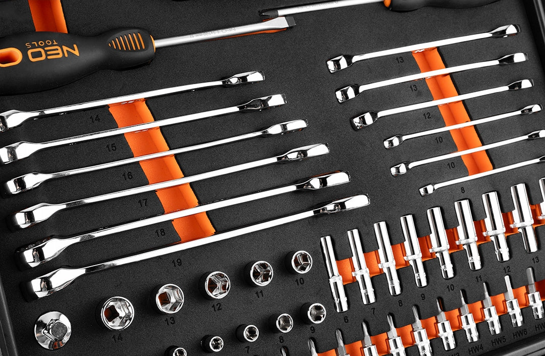 SET OF SOCKET WRENCHES CRV 1/2" 1/4" 95 ELEMENTS IN EVA FOAM NEO TOOLS Number of items in the set 95