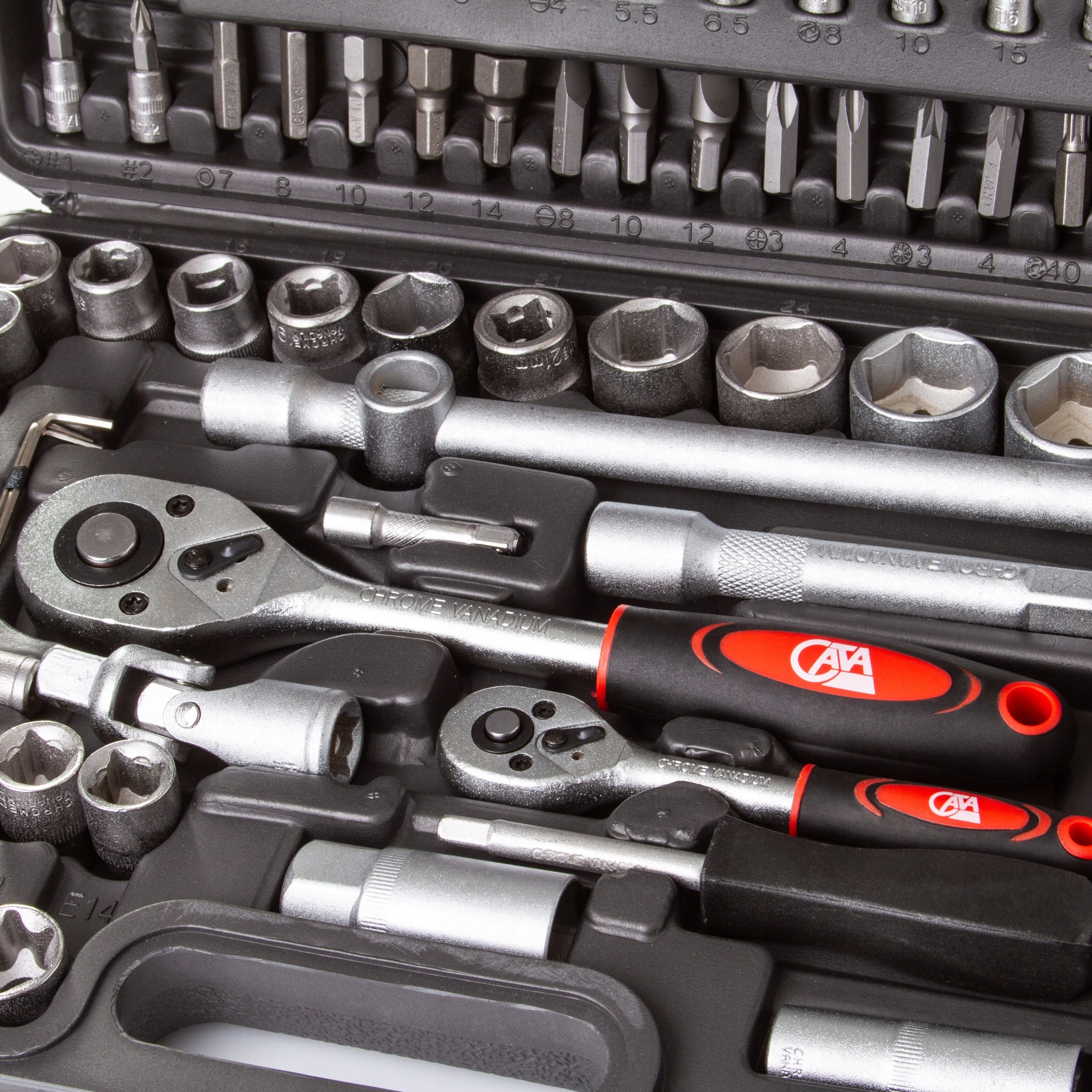 SET OF SOCKET WRENCHES TOOLS SOCKET WRENCHES 108 EL. SUITCASE TORX BITS Number of items in the set 108