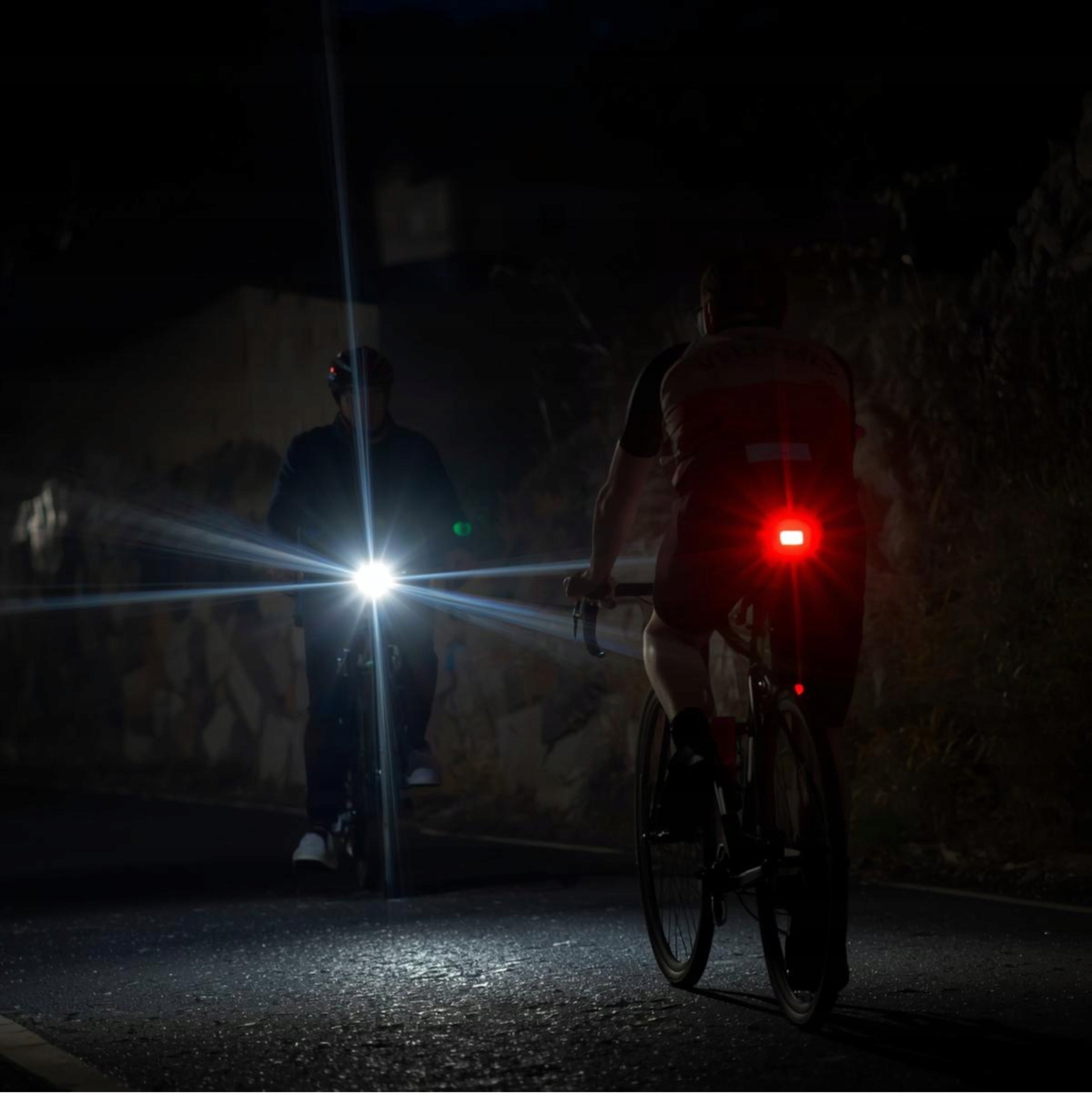 SET OF STRONG 2 BICYCLE LIGHTS REAR FRONT WATERPROOF USB 500LM AND 100LM Brand no brand