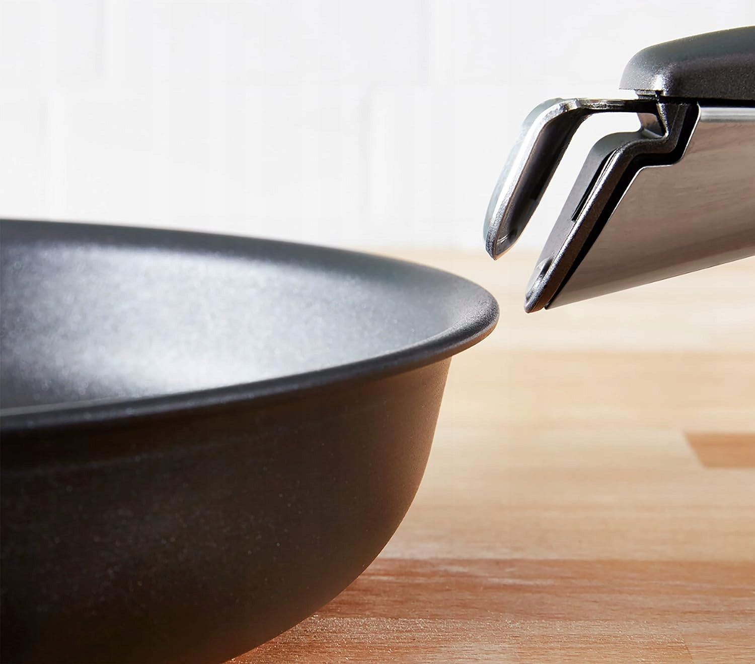 SET TEFAL INGENIO FRYING PAN WOK 28CM + 2 POTS 16/20 + HANDLE GAS 4 EL. Coating type non-stick