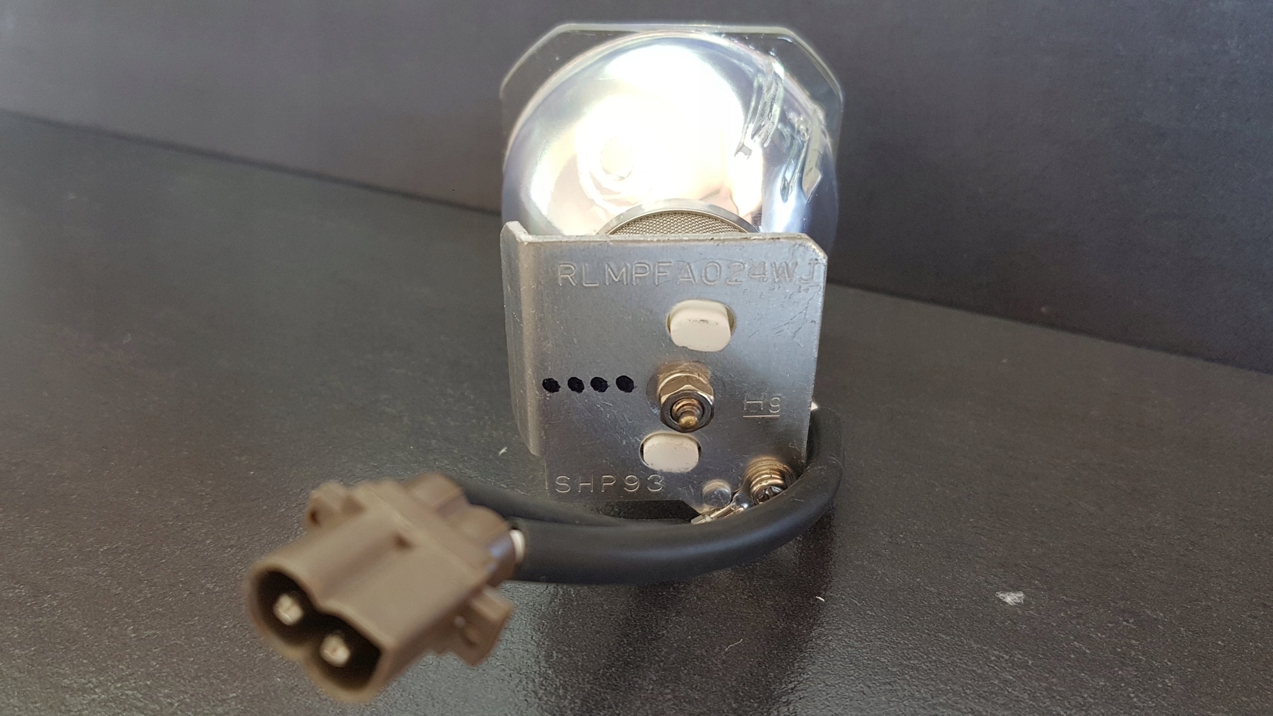 SHP93 Lamp for XR-10S / XR-20X Projectors Brand Philips