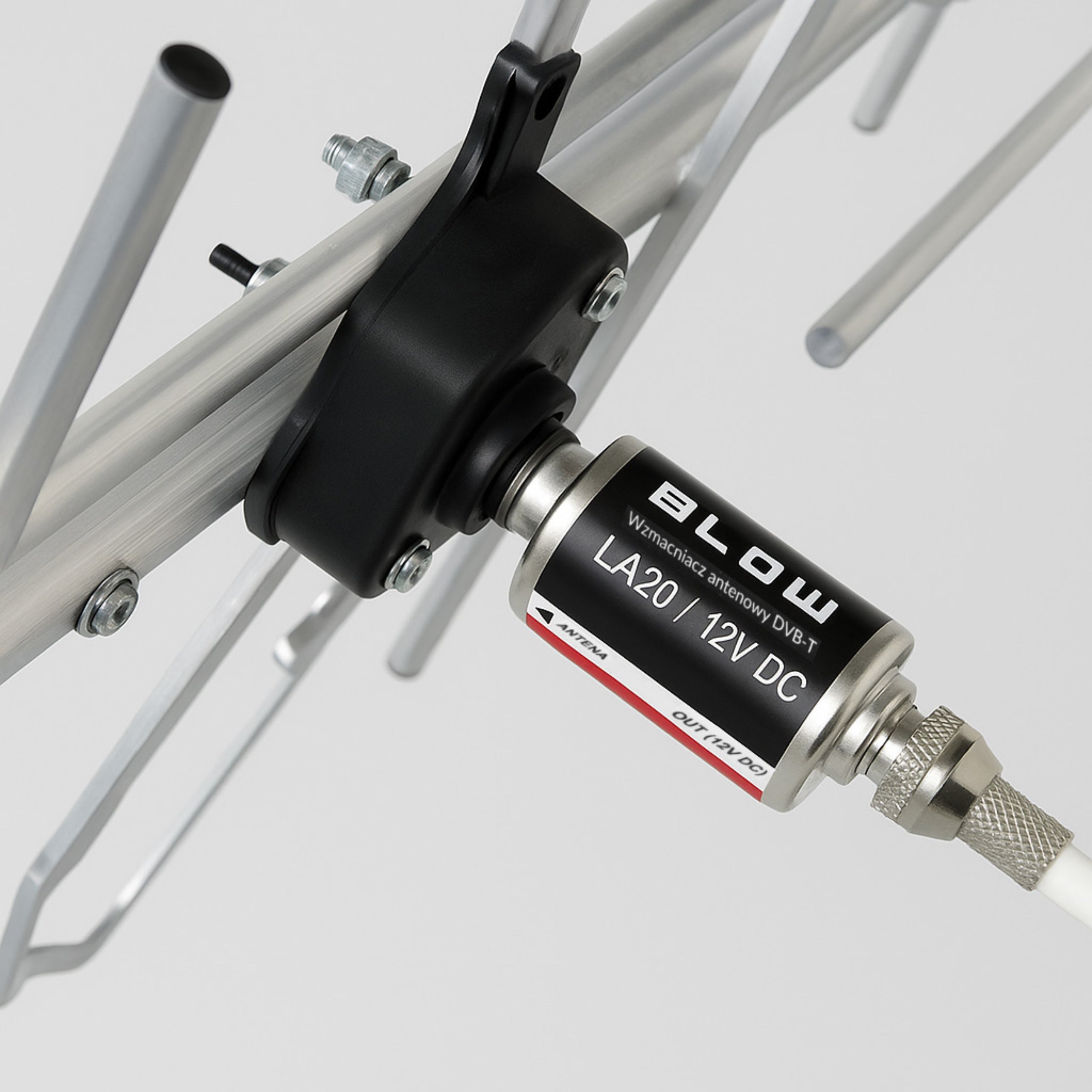 SIGNAL AMPLIFIER 20 dB ANTENNA TERRESTRIAL TV DVB-T2 POWERFUL F 12V CONNECTOR Manufacturer code 77-108# | LA20 12V