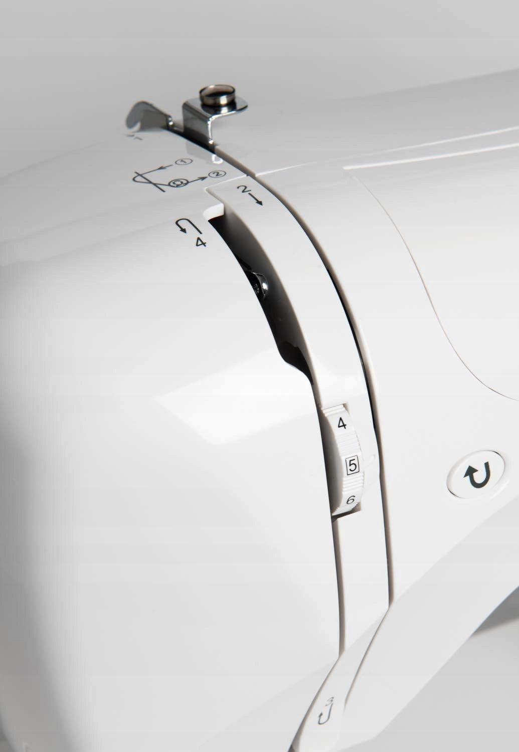 SINGER Haute Couture H527C Sewing Machine 80 programs automatic Dominant color white