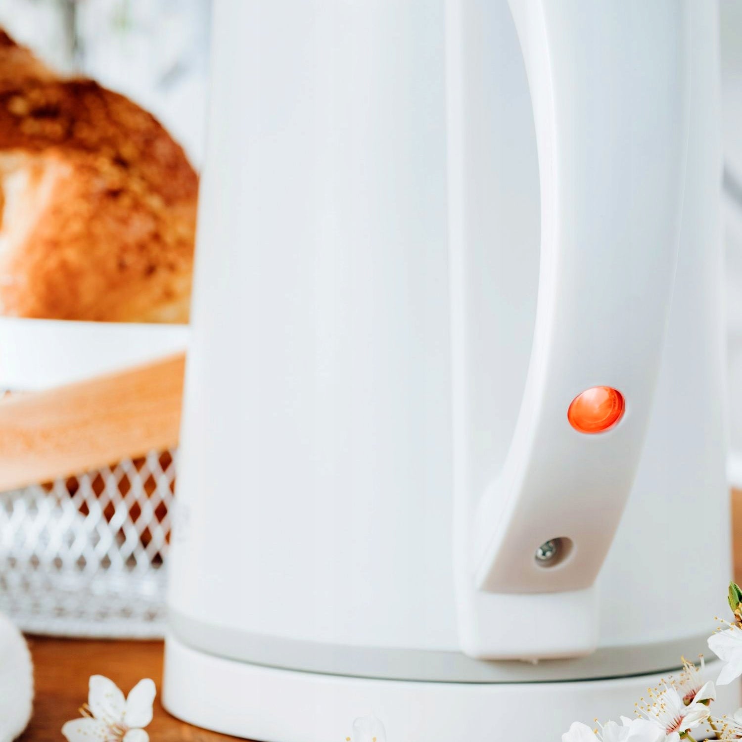 SMALL ELECTRIC TOURIST KETTLE 800W 0,6L METAL WHITE Power 800 W