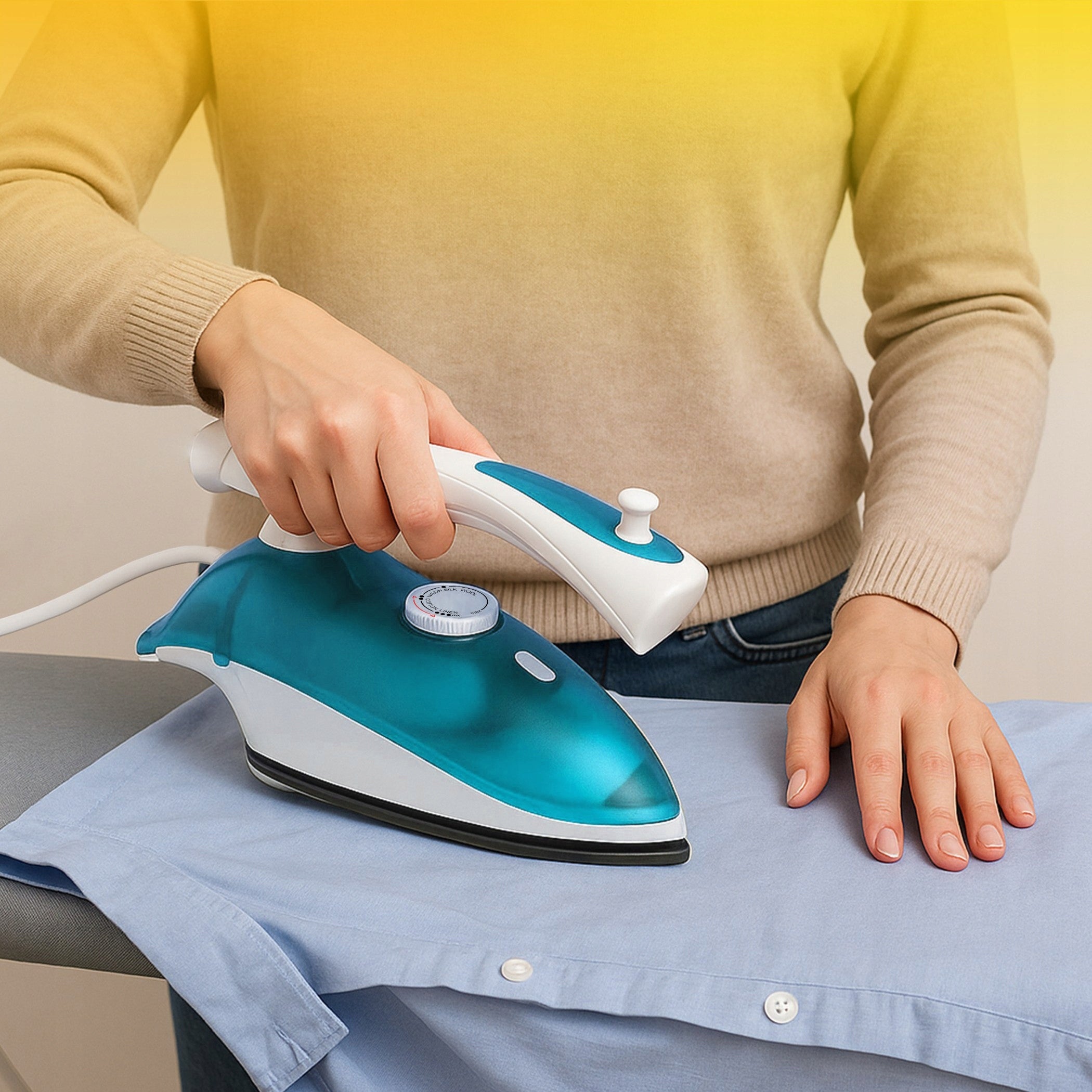 SMALL STEAM IRON FOR CLOTHES TOURIST MINI SYNTAE 800W 80ML LIGHT Power 800 W