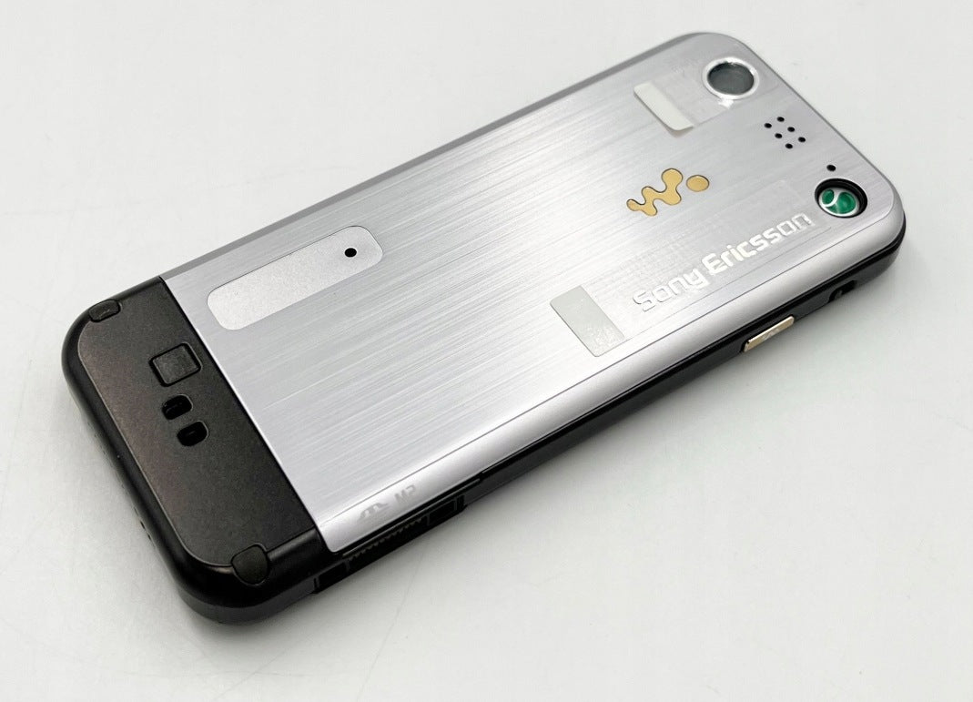 SONY ERICSSON W890i NEW + BATTERY + CHARGER Charger included yes