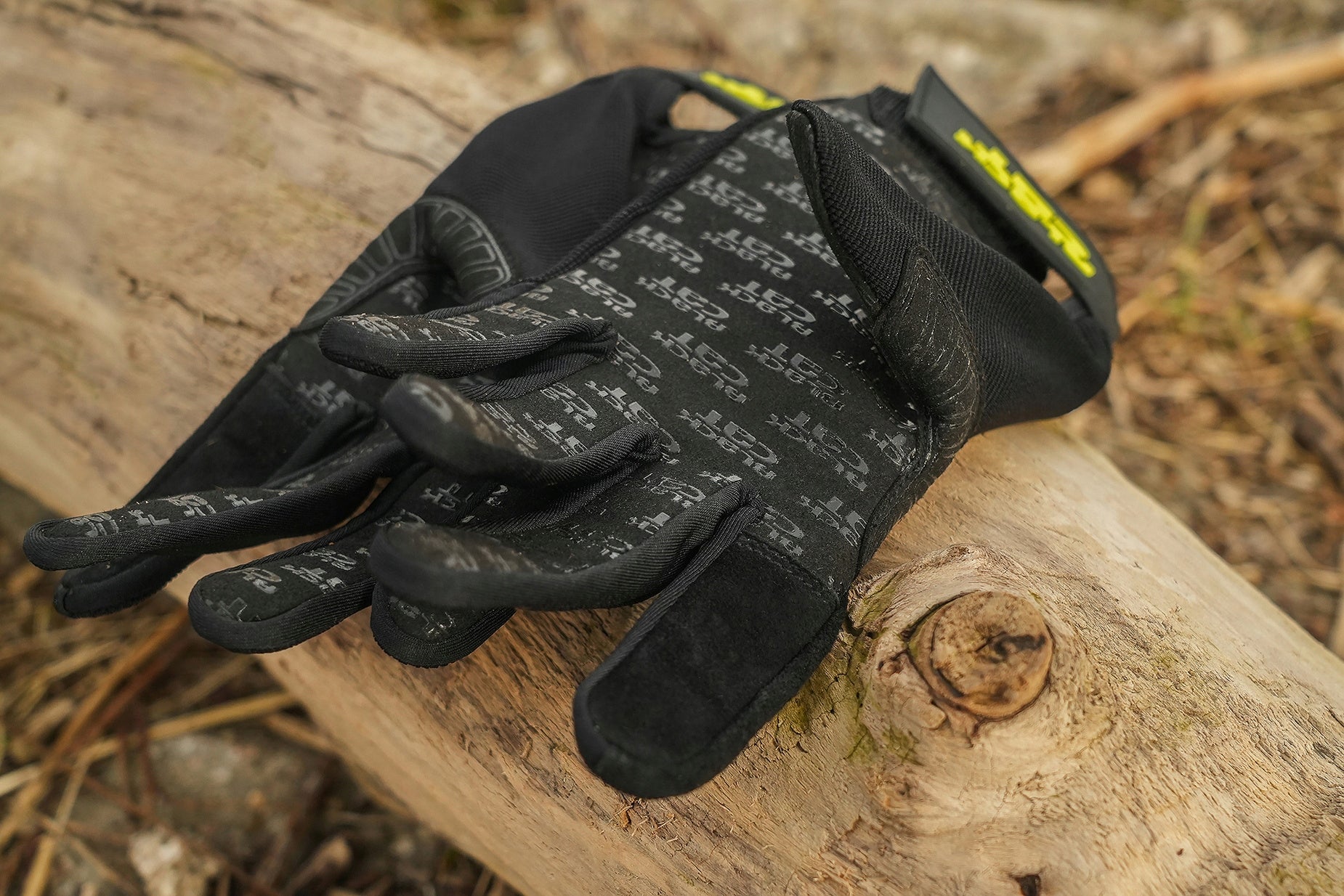 SPECIAL GLOVES FOR PICKING UP FISH BLACK CAT - M Dominant material polyester