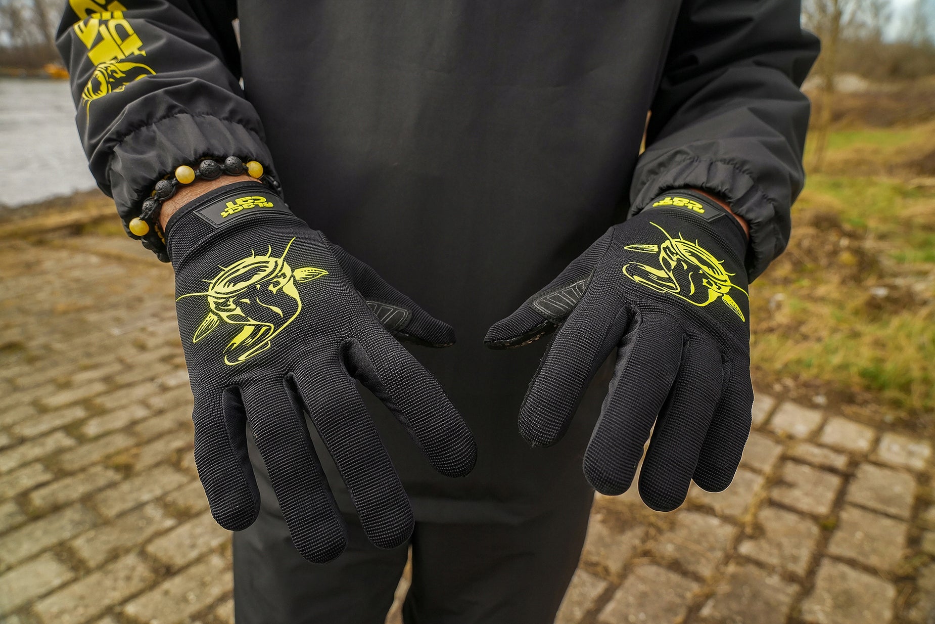 SPECIAL GLOVES FOR PICKING UP FISH BLACK CAT - M Model Glove