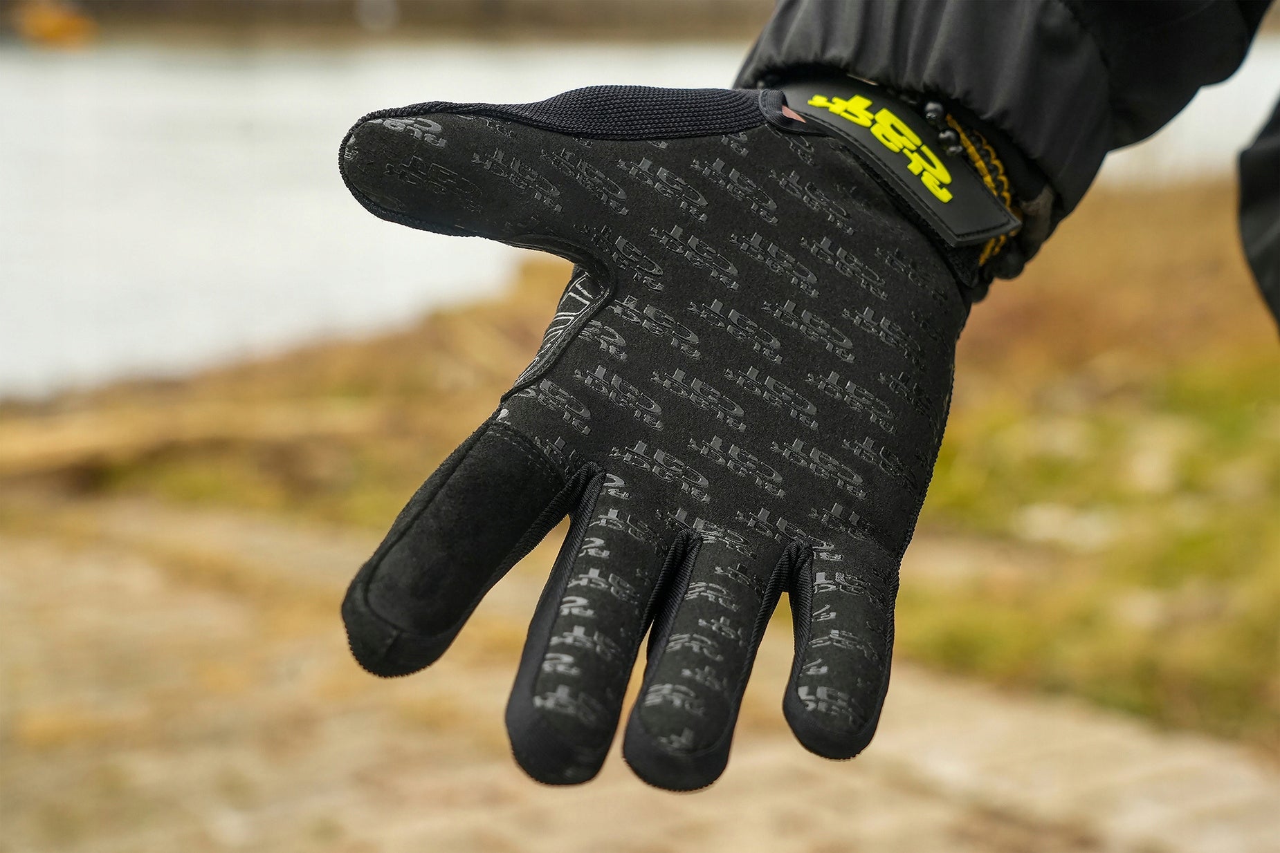 SPECIAL GLOVES FOR PICKING UP FISH BLACK CAT - M Size M
