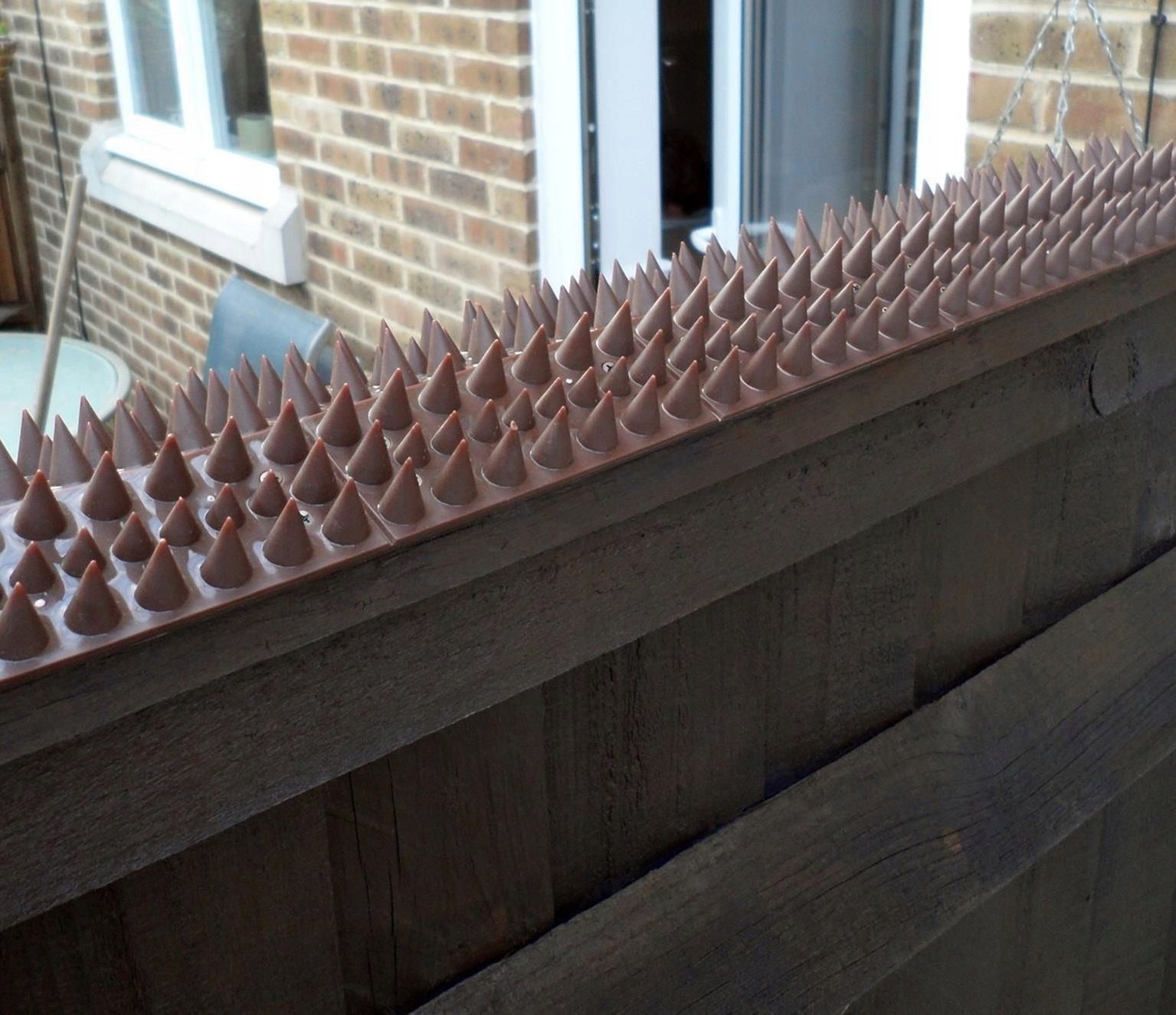 SPIKES for Birds, PIGEONS Ravens sparrows SMALL ANIMALS cats martens Strip, 1PC. Batteries included no