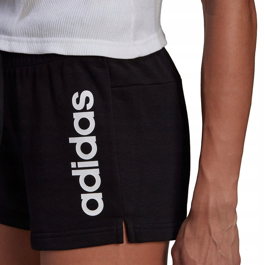 Šortai moterims Adidas Essentials Slim Logo Shorts W GM5524, juodi