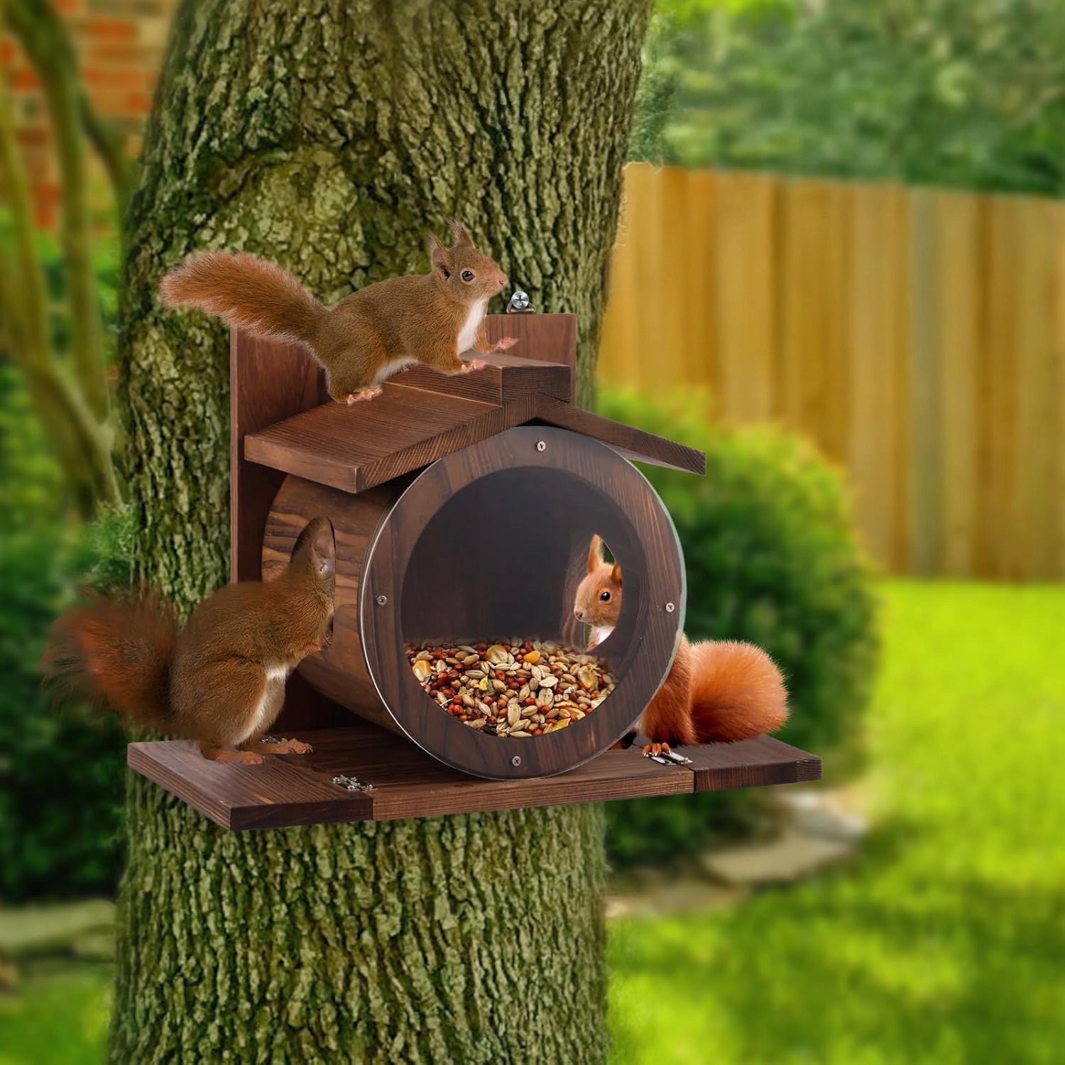 SQUIRREL HOUSE WOODEN FEEDER FOR SQUIRREL OPENING ROUND Manufacturer code 6PT0515 KARMNIK DLA WIEWIÓREK DREWNIANY