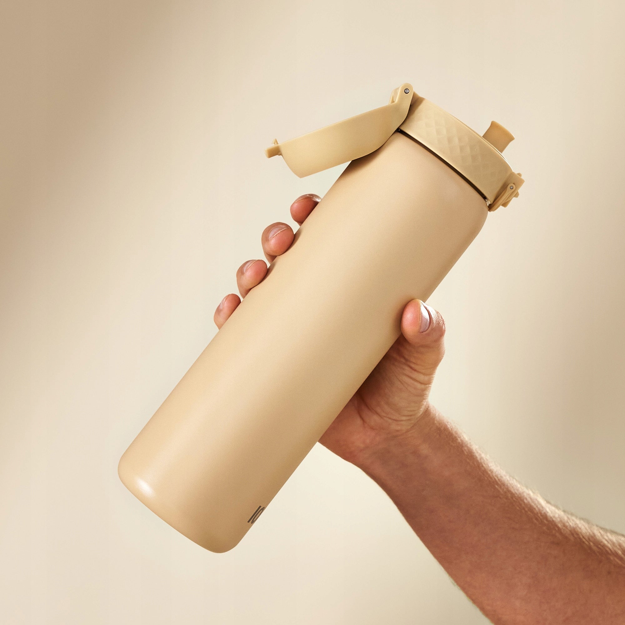STAINLESS STEEL SPORTS BOTTLE LIGHT HARD SHORT MOUTHPIECE 1,2 L Color beige