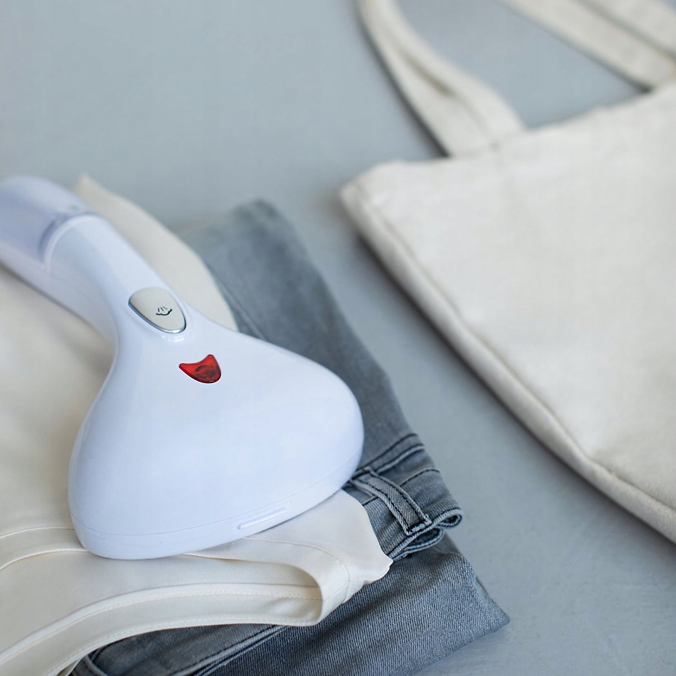STEAMER FOR CLOTHES STEAM IRON STEAM CLEANER 1500W SET OF ACCESSORIES Water tank capacity 120 ml