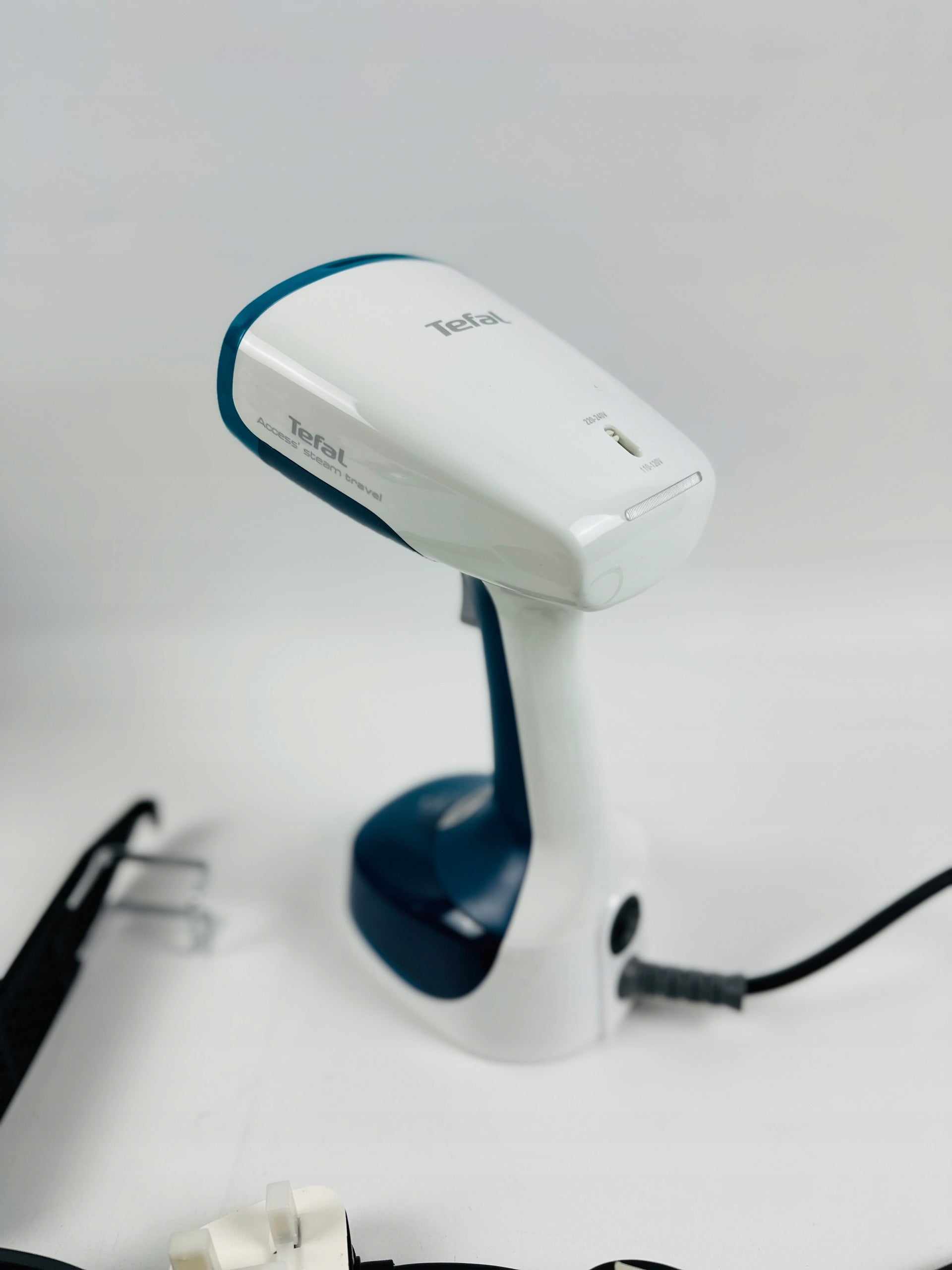 STEAMER hand steamer for clothes Tefal DT7050, 1100W, UK plug Dominant color white