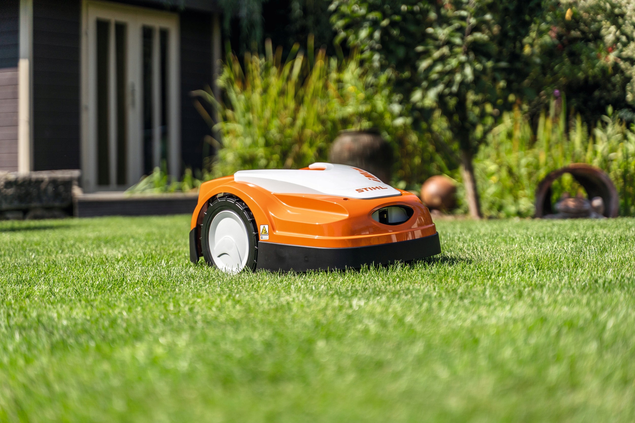 STIHL RMI 422 PC AUTOMATYCZNY ROBOT KOSZĄCY KOSIARKA DO 1700M2 Seria RMI