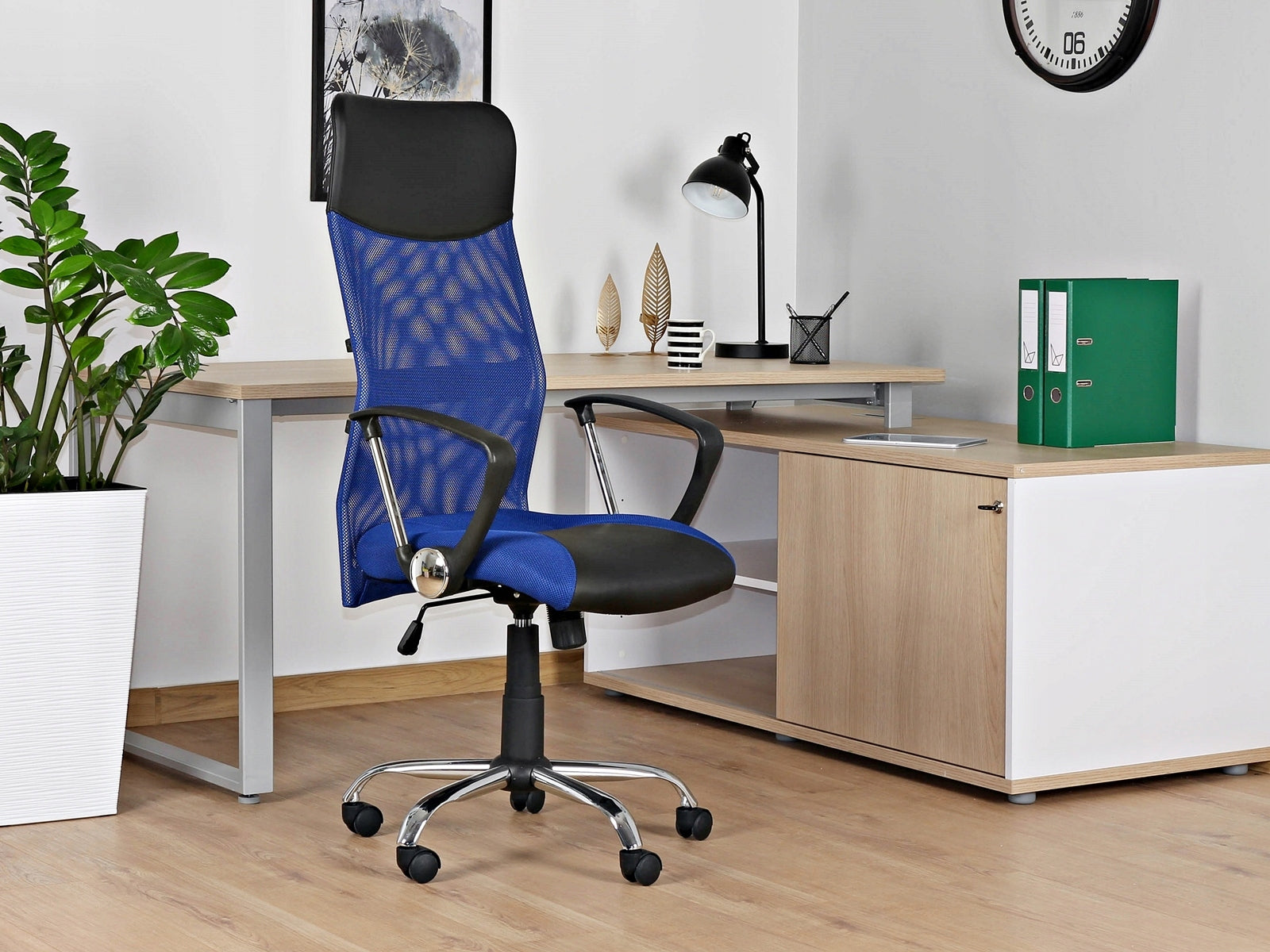 STRYKER Office Chair Grey Swivel Mesh Wide Adjustable Medical device no