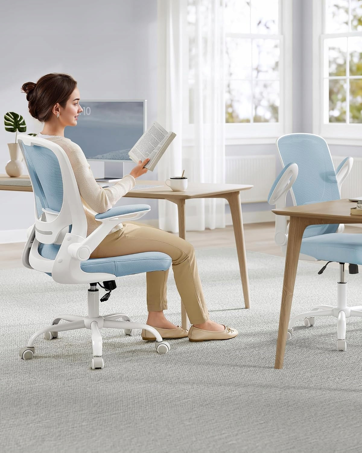 SWIVEL OFFICE CHAIR ADJUSTABLE MESH WITH ARMRESTS BLUE Manufacturer code OBN037Q01