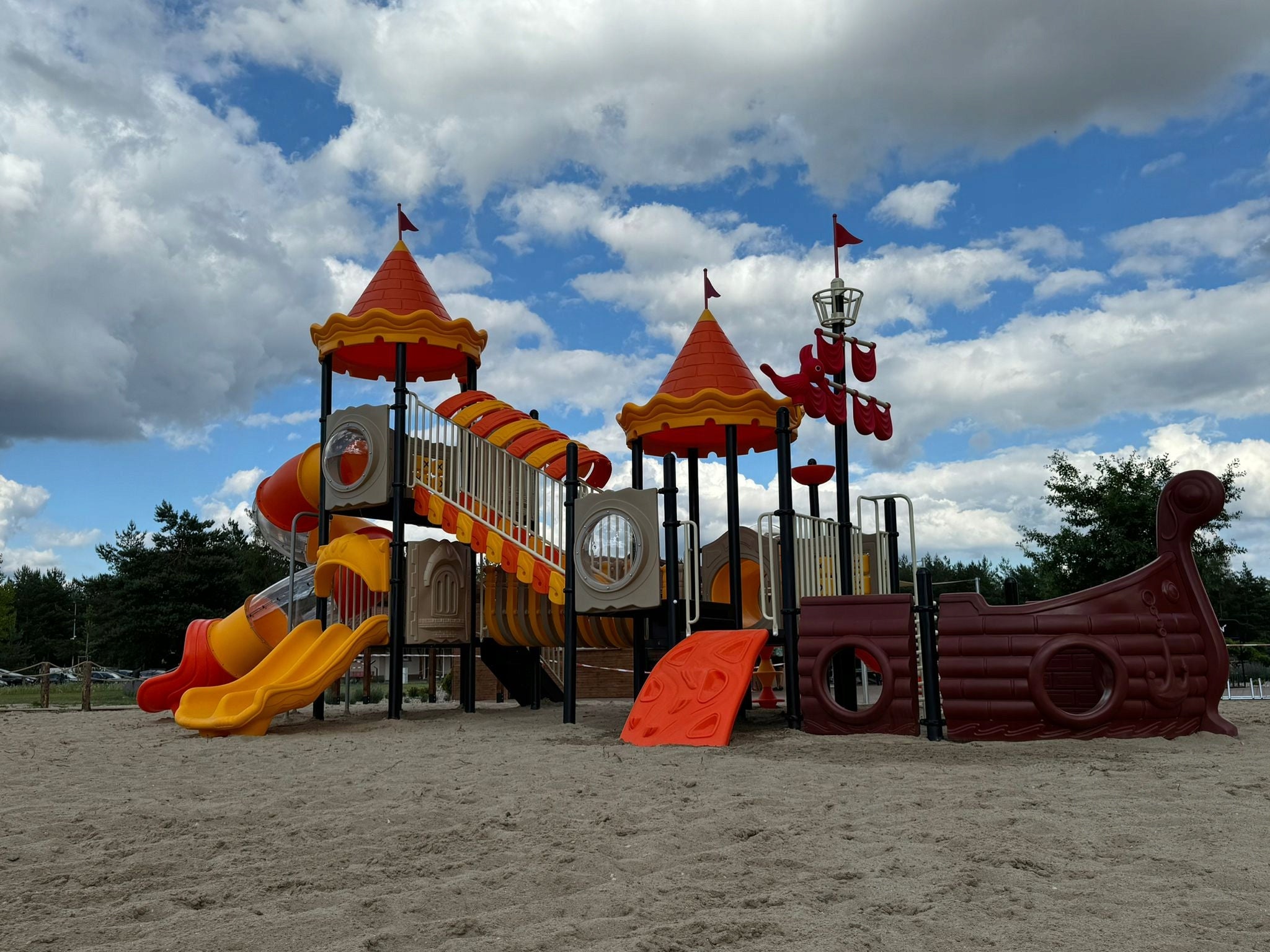 Safe square toys - compliant with PN-EN standards Included 2 single swings basketball hoop pipes slide other