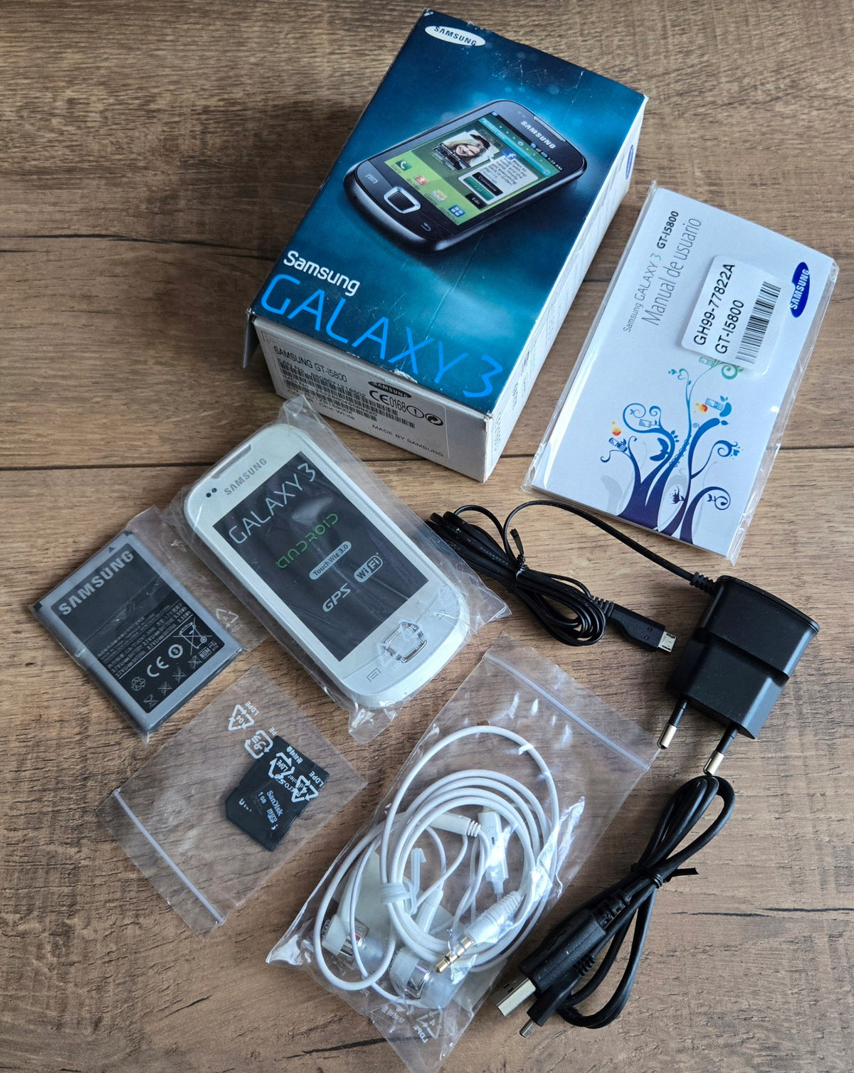 Samsung Galaxy 3 GT-i5800 White Set! NEW! UNIQUE! For the Collector!