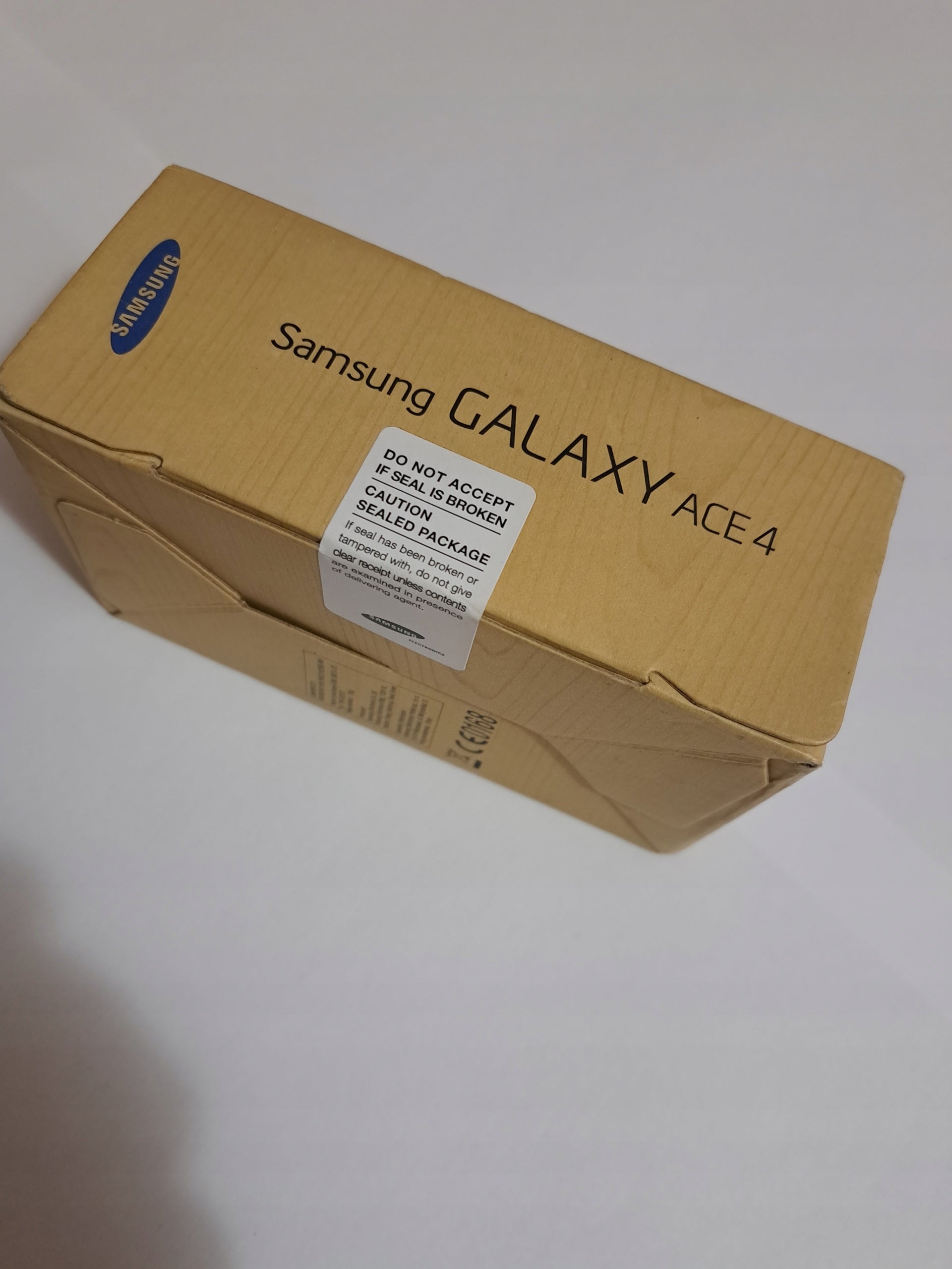 Samsung Galaxy Ace 4 1 GB / 4 GB 4G (LTE) white Charger included yes