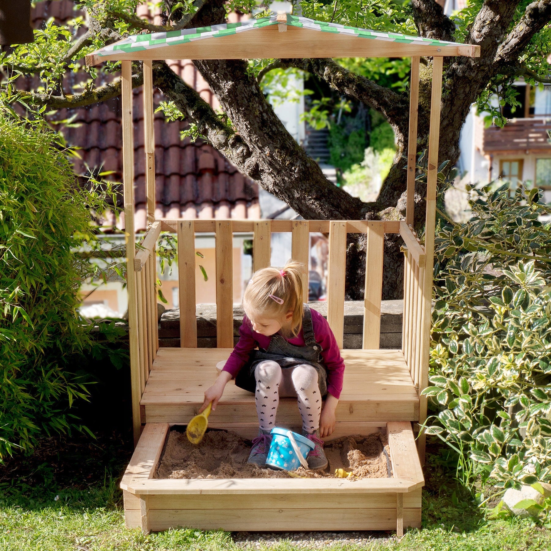 Sandbox for children with veranda and roof 106x105x137cm Brand Gretchen