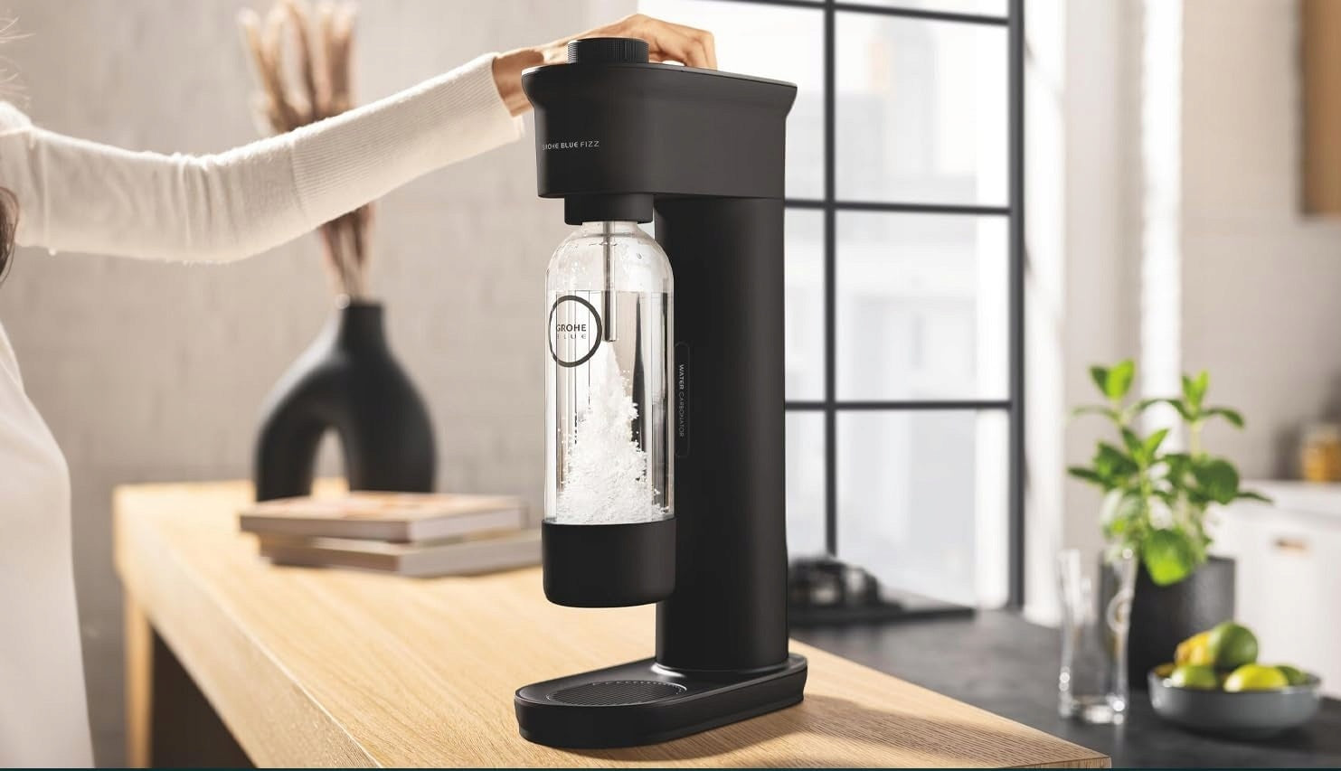 Saturator Grohe Blue 31943K00 Black with Water Bottle Brand Grohe