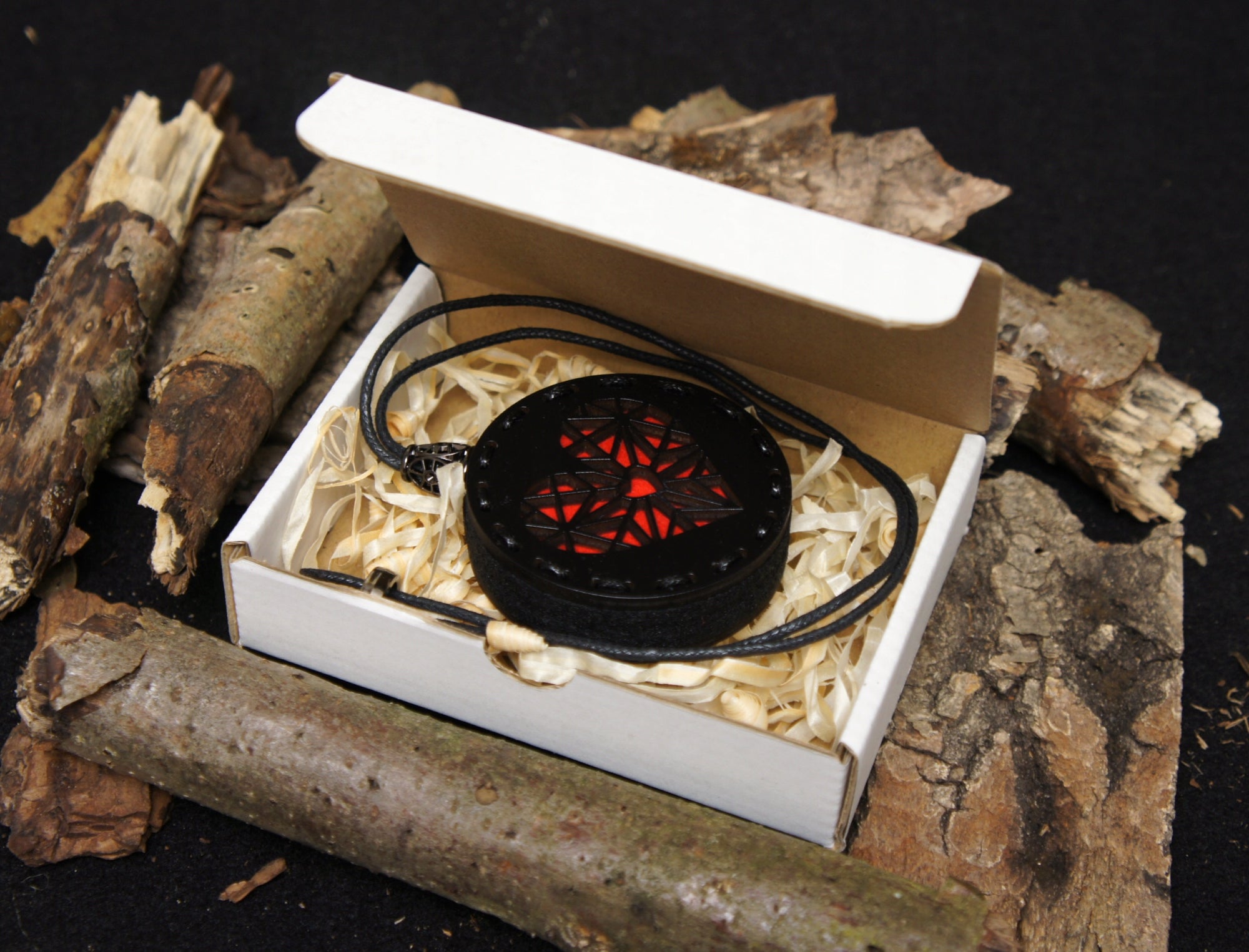 Scent for car wooden pendant Deconet Black Premium - Heart Manufacturer's catalog number Dyfuzor Olejków Serce