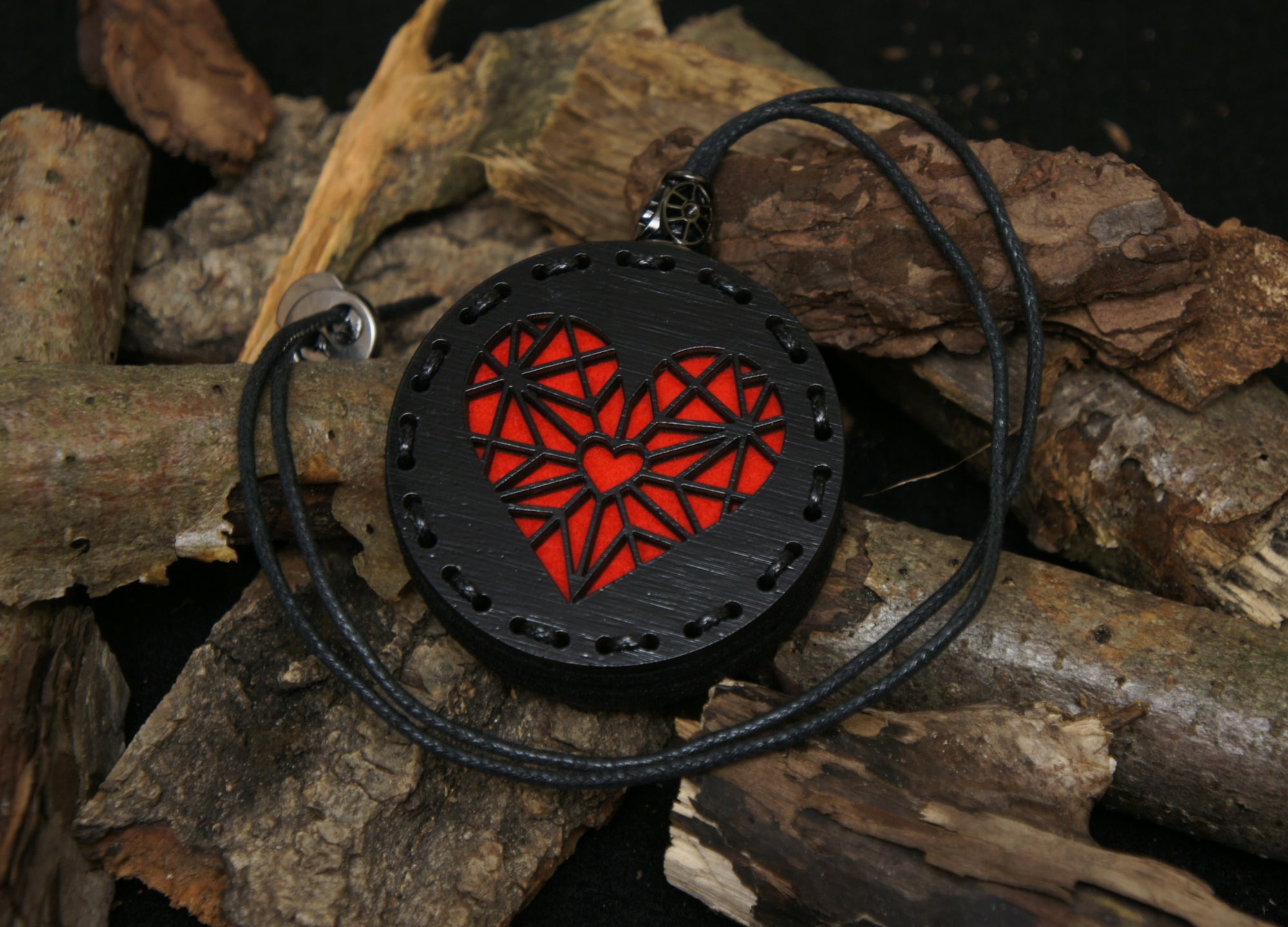 Scent for car wooden pendant with felt Deconet Black - Heart Manufacturer's catalog number Zawieszka serce zestaw