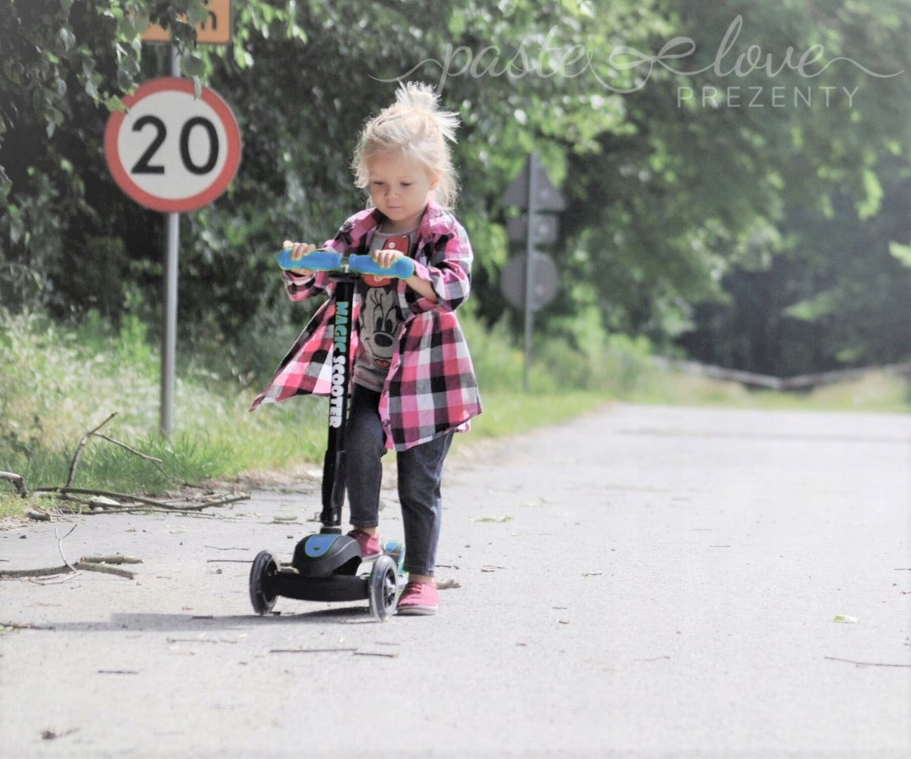 Scooter for boy - Gift for 4 year old - Tricycle + BABY'S NAME EAN (GTIN) 5904639310811