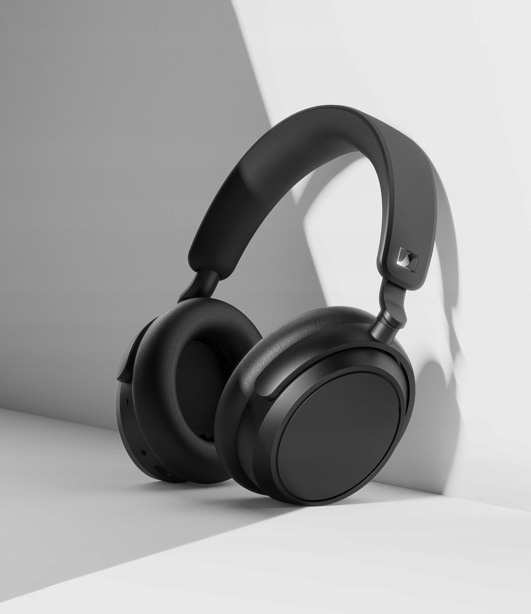 Sennheiser Accentum Wireless Plus Black Over-Ear Headphones Brand Sennheiser