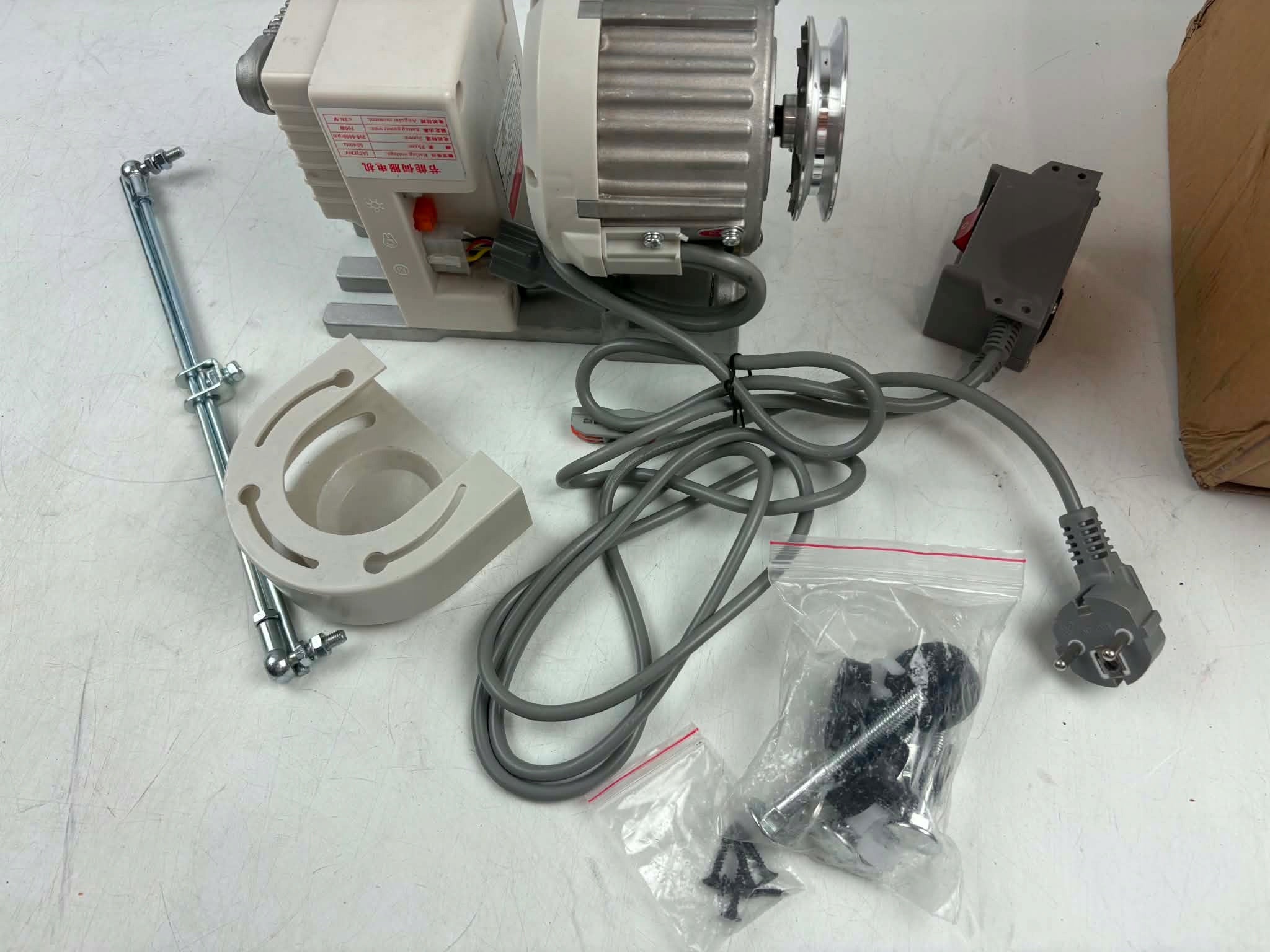 Servo motor - 750W 220V - For sewing machine Model Servo Motor - Vervangingsmotor voor Naaimachine -