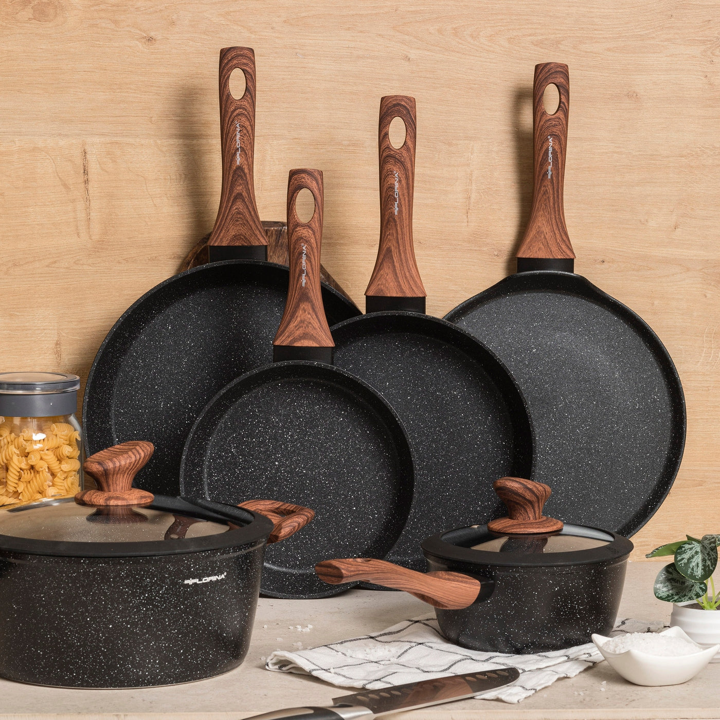 Set of aluminium pots Florina Master Black 9el. Color black